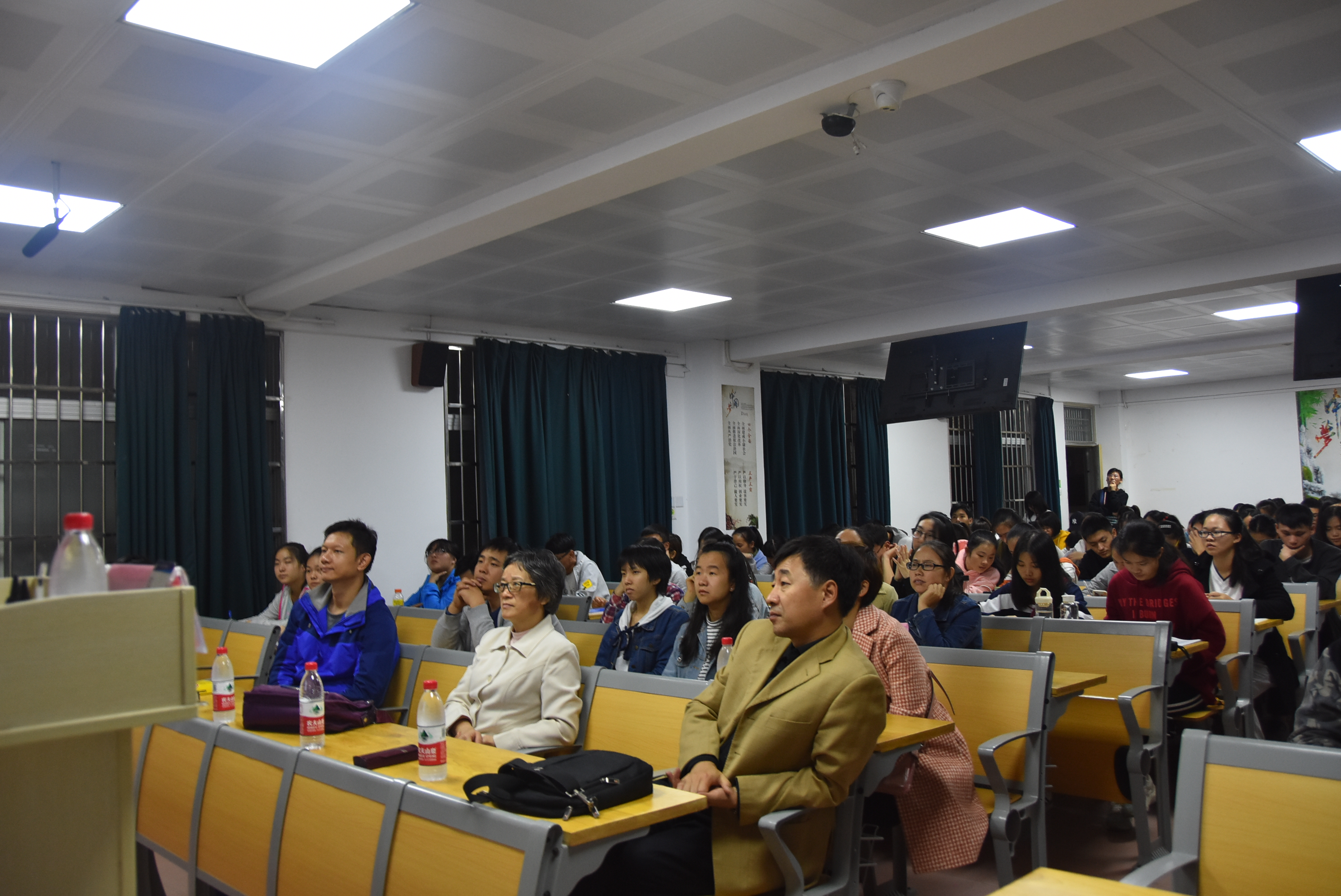 旅游学院举办“乡愁视野下的旅游开发”专题讲座