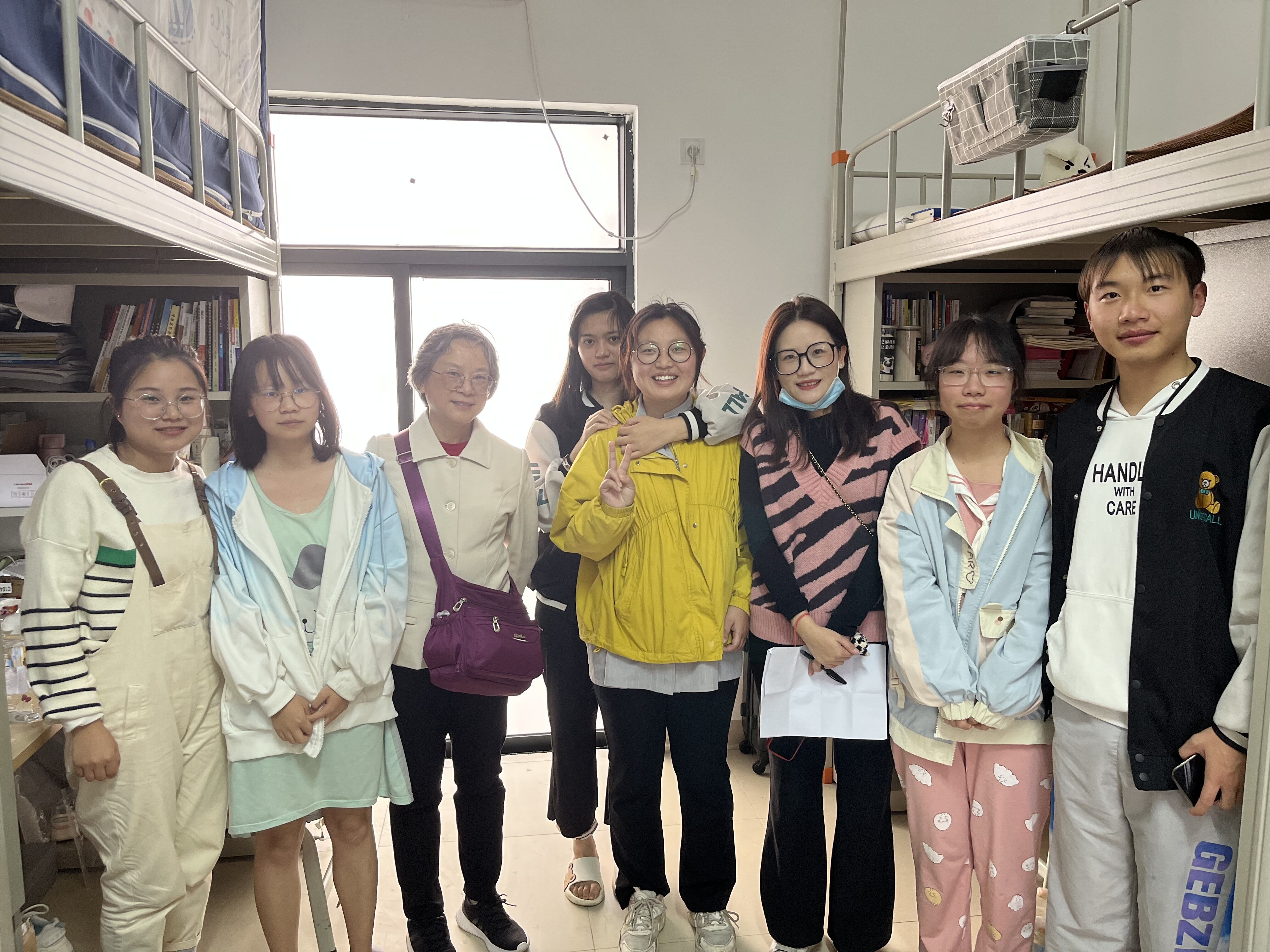 关怀入宿舍，情暖新学期-学院领导带队走访学生宿舍