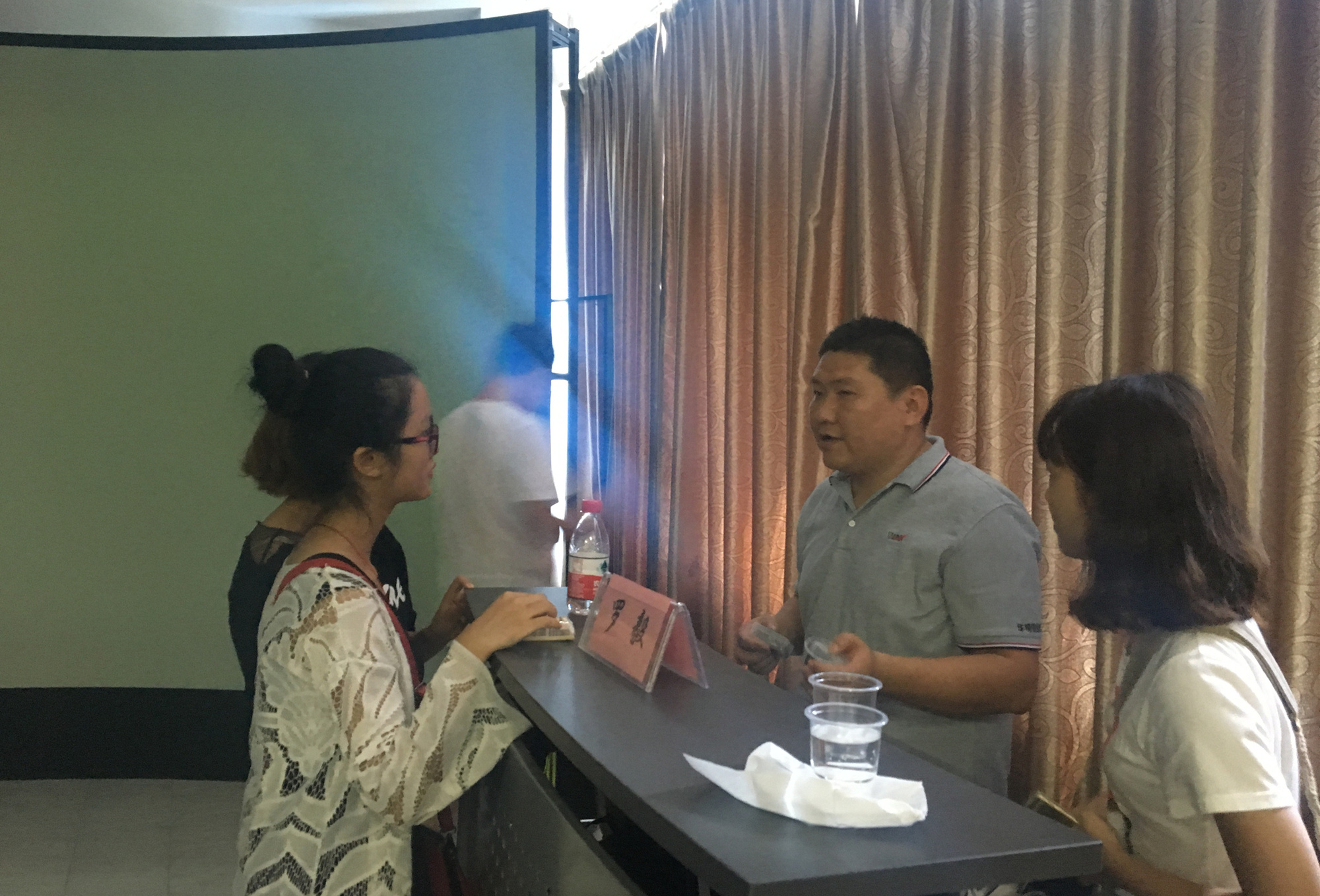 旅游学院邀请华锦旅业集团代表来校开展创新创业实践周活动