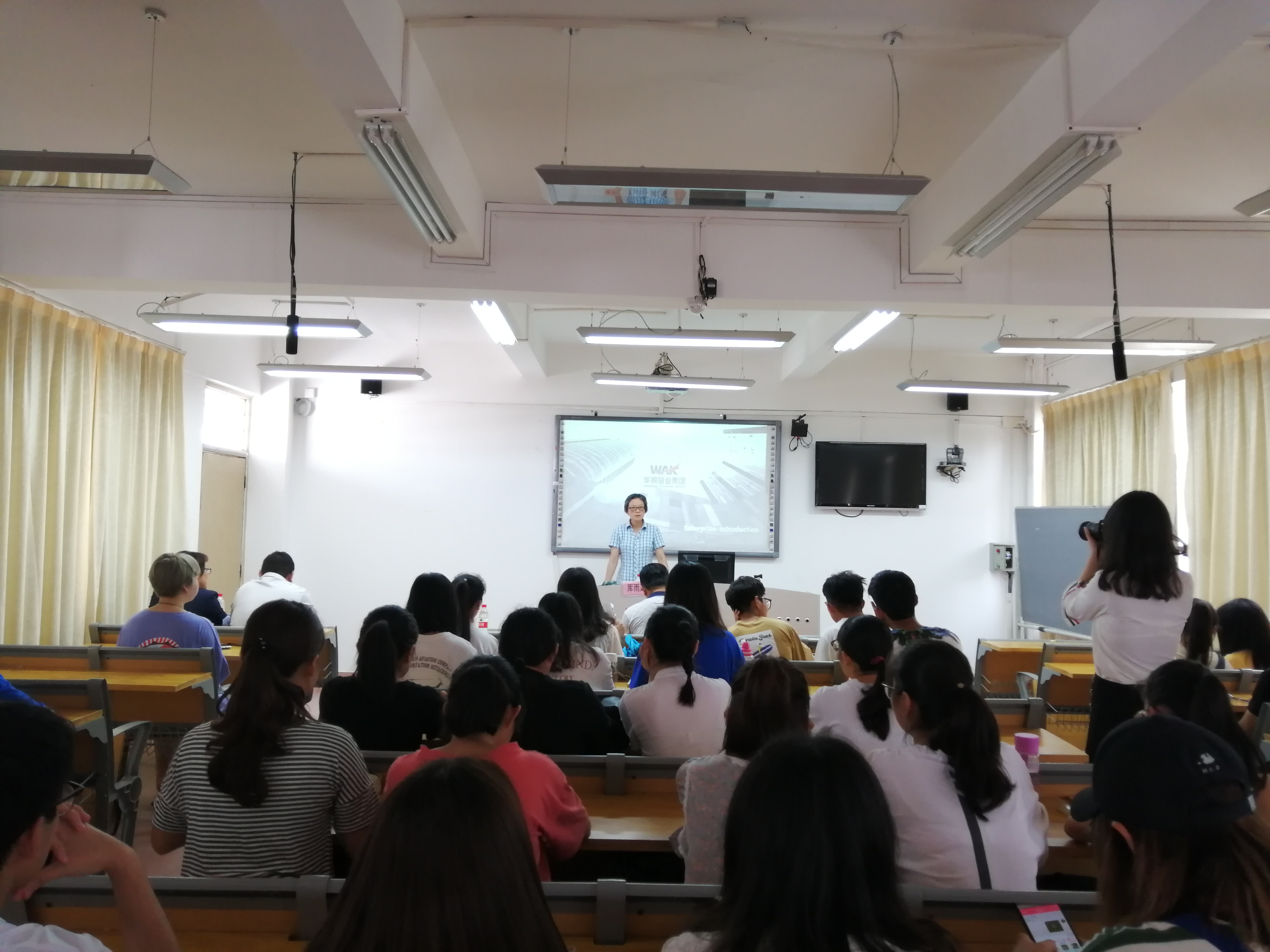 旅游学院举办“新形势下旅游发展的脉络―自由行市场发展趋势”讲座