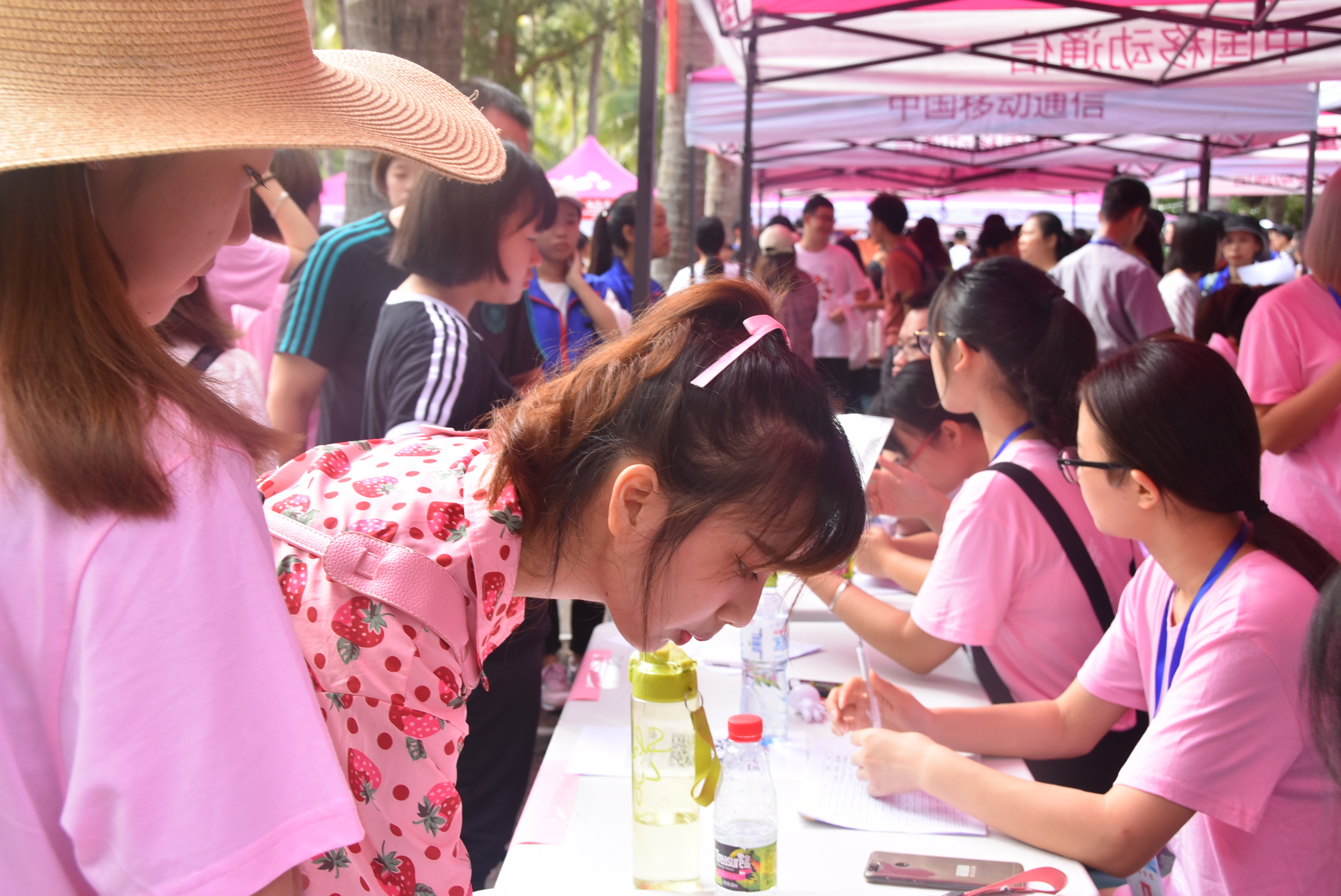 旅游学院迎接2018级新生入校