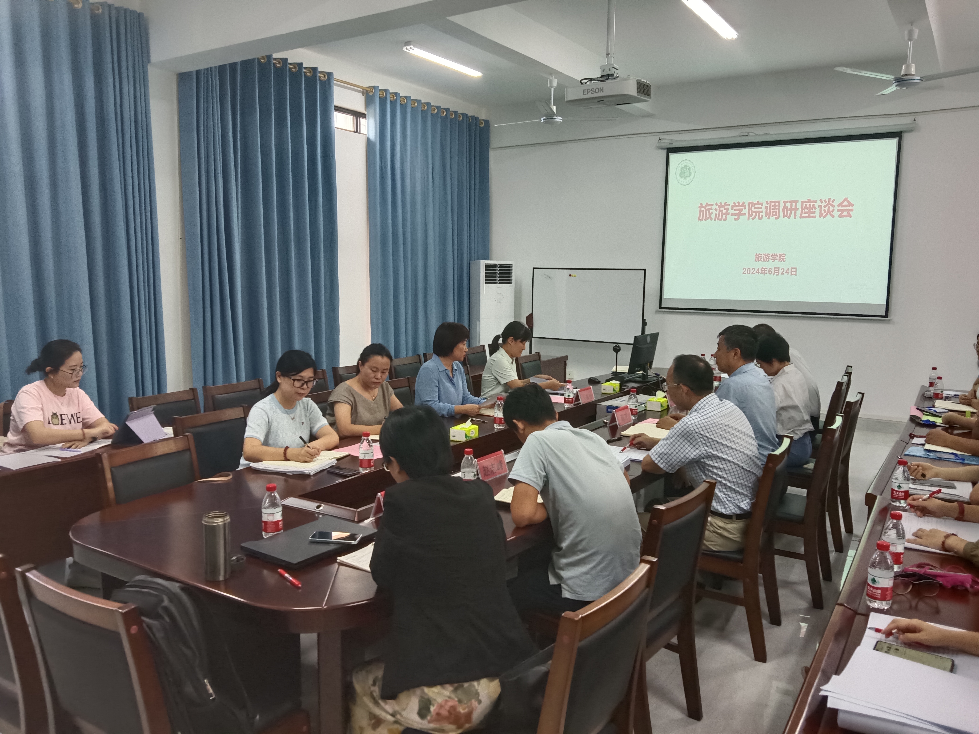 校党委常委、副校长王瑜到旅游学院调研