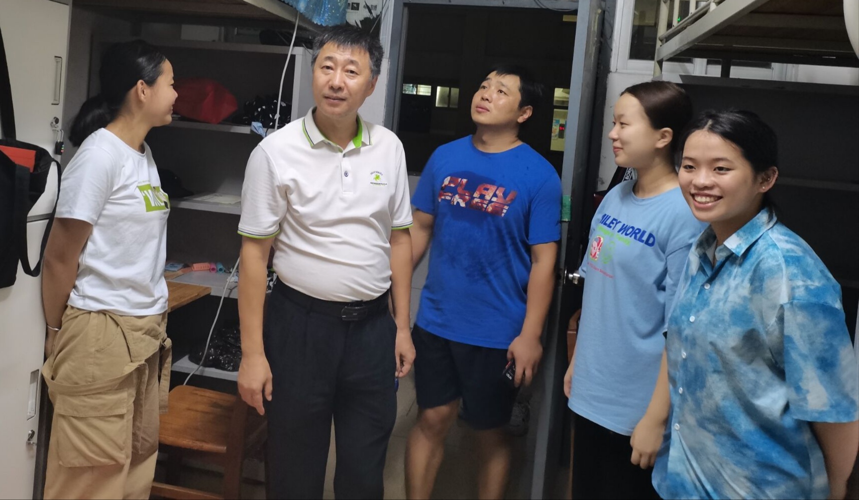 旅游学院走访新生宿舍