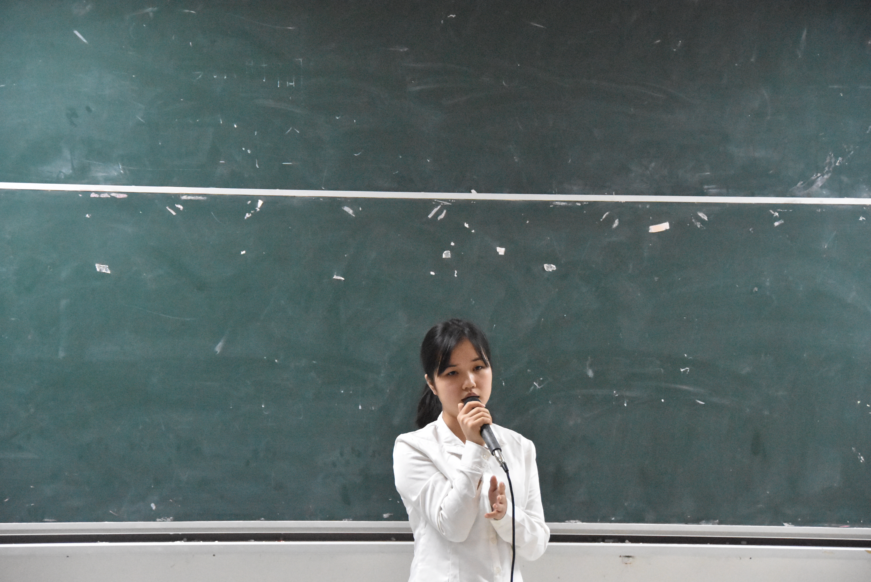 旅游学院举行“诚信、励志、感恩”演讲比赛