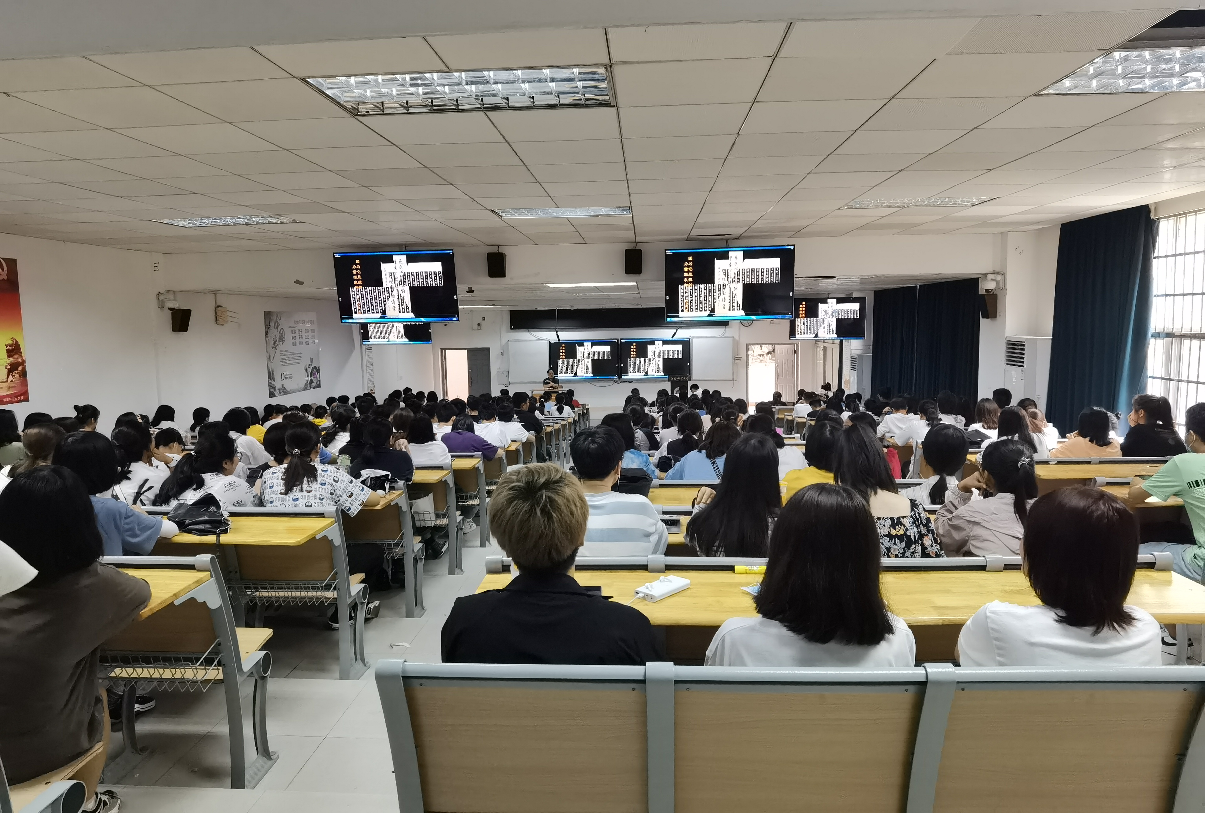 旅游学院举行新生入学教育活动