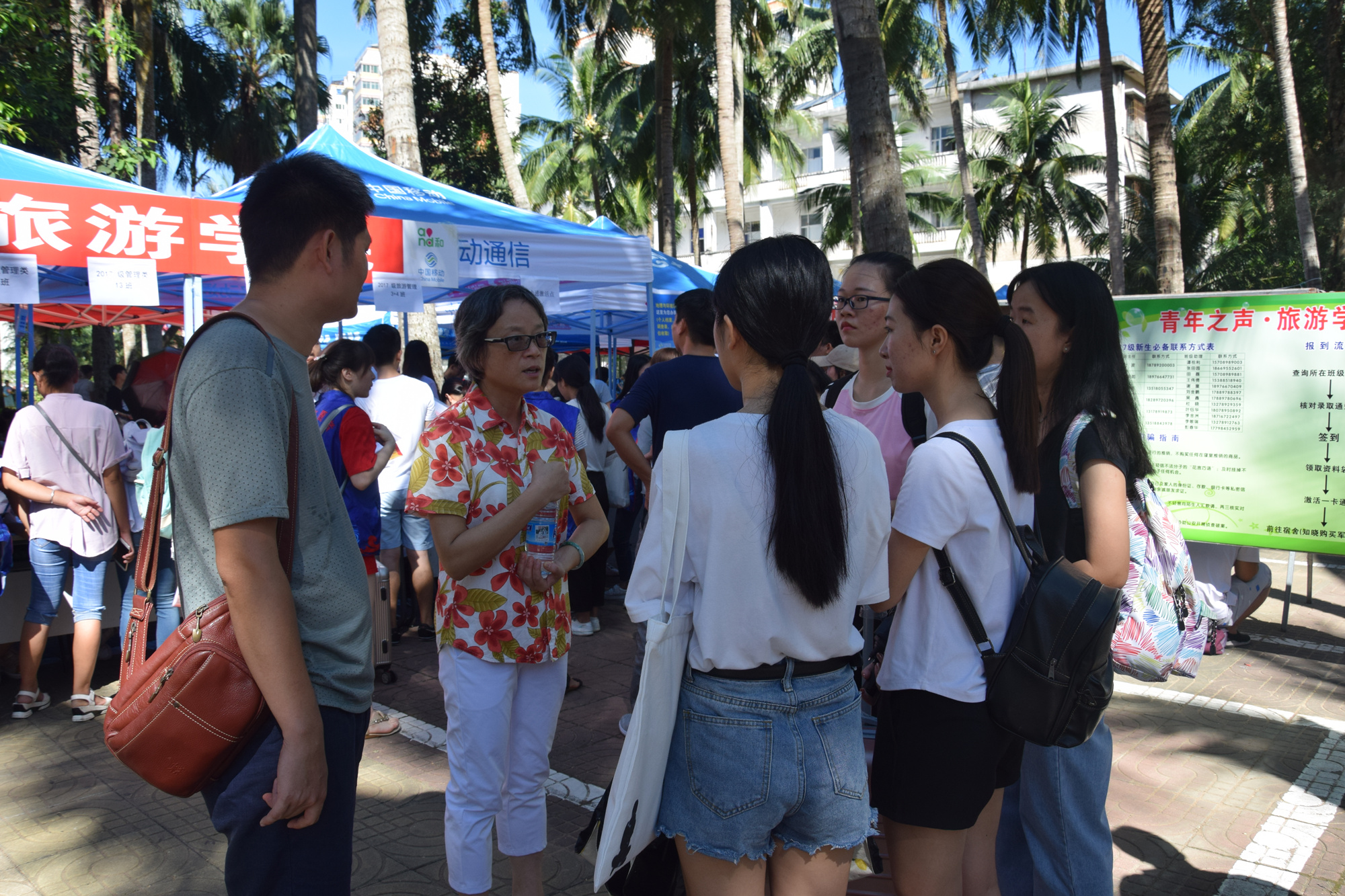 旅游学院迎接2017级新生入校