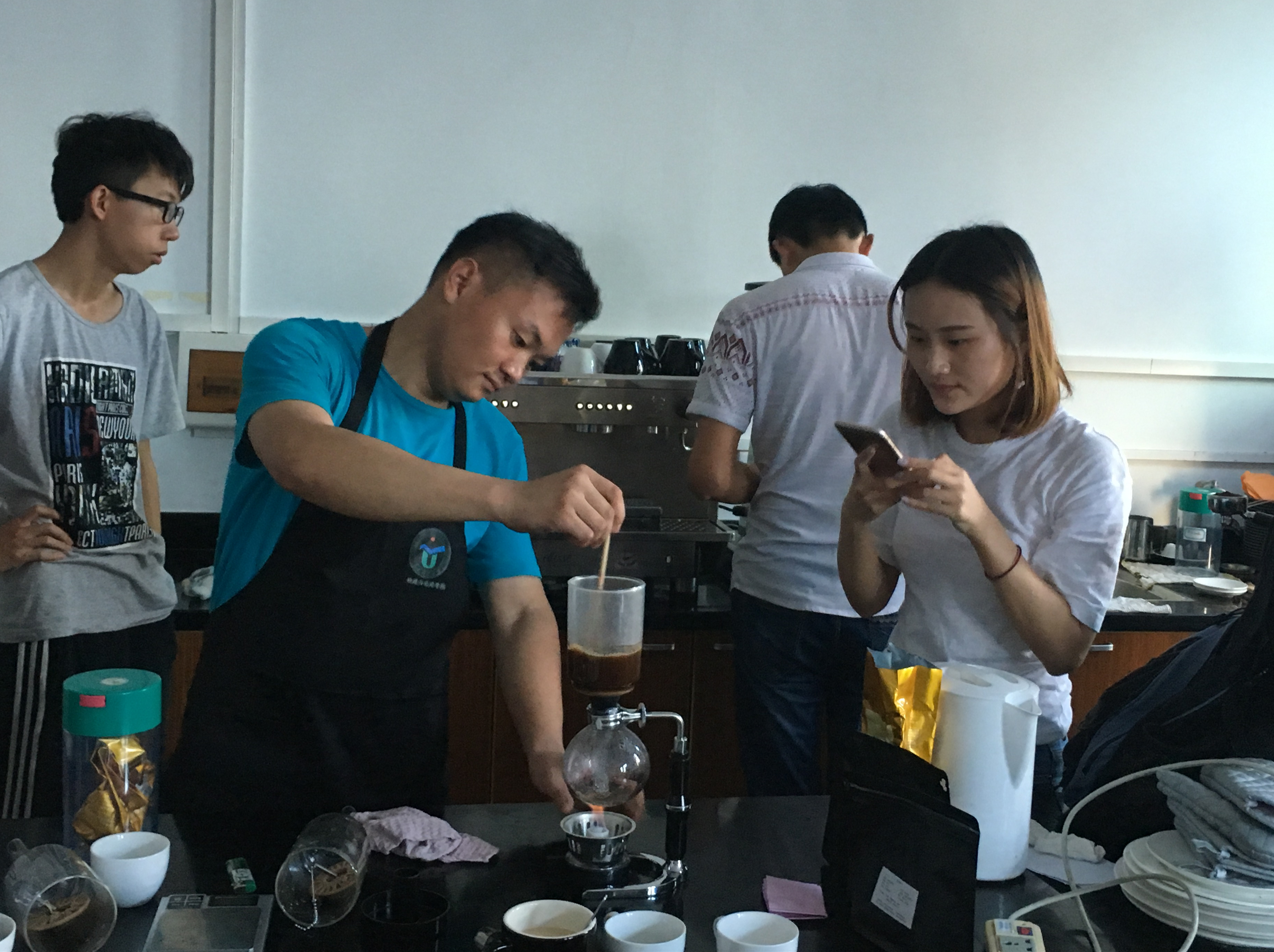 旅游学院专业拓展兴趣小组系列活动之咖啡调制第二期简报