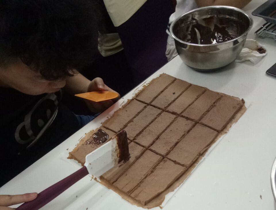 旅游学院专业拓展兴趣小组系列活动之西点调制一组活动简报