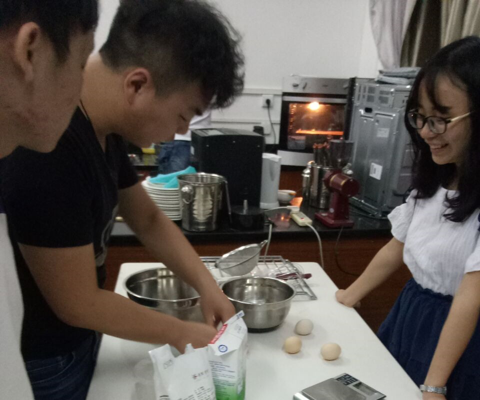 旅游学院专业拓展兴趣小组系列活动之西点调制一组活动简报