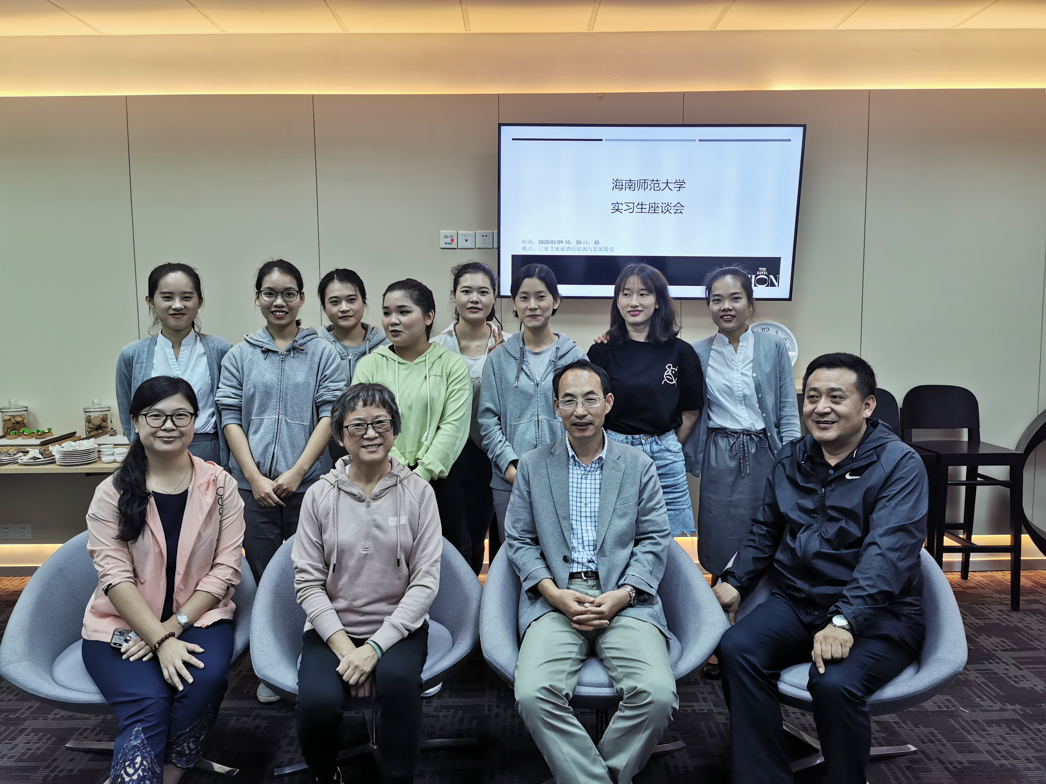 旅游学院赴三亚看望实习生