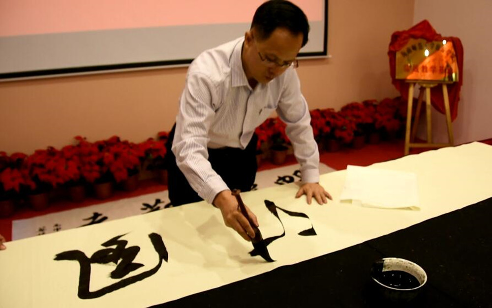 旅游学院举办2016年教学�p科研工作年会