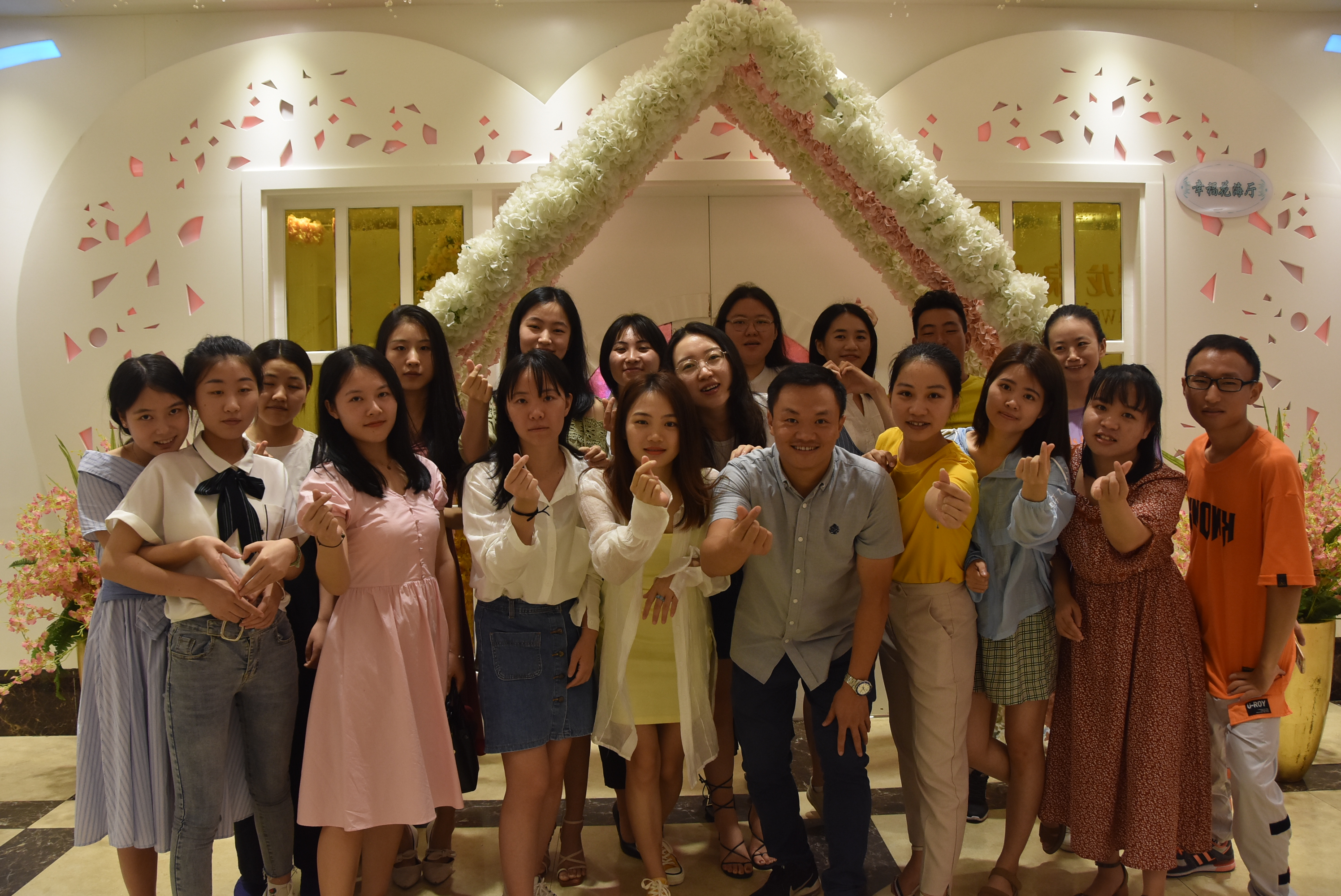 旅游学院举办2019届毕业生欢送酒会