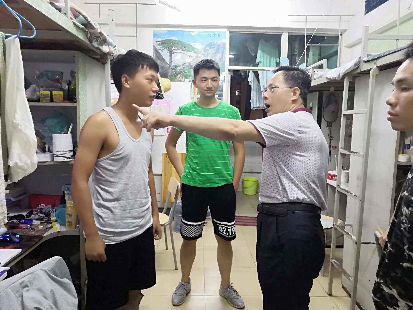 旅游学院开展新学期宿舍走访工作