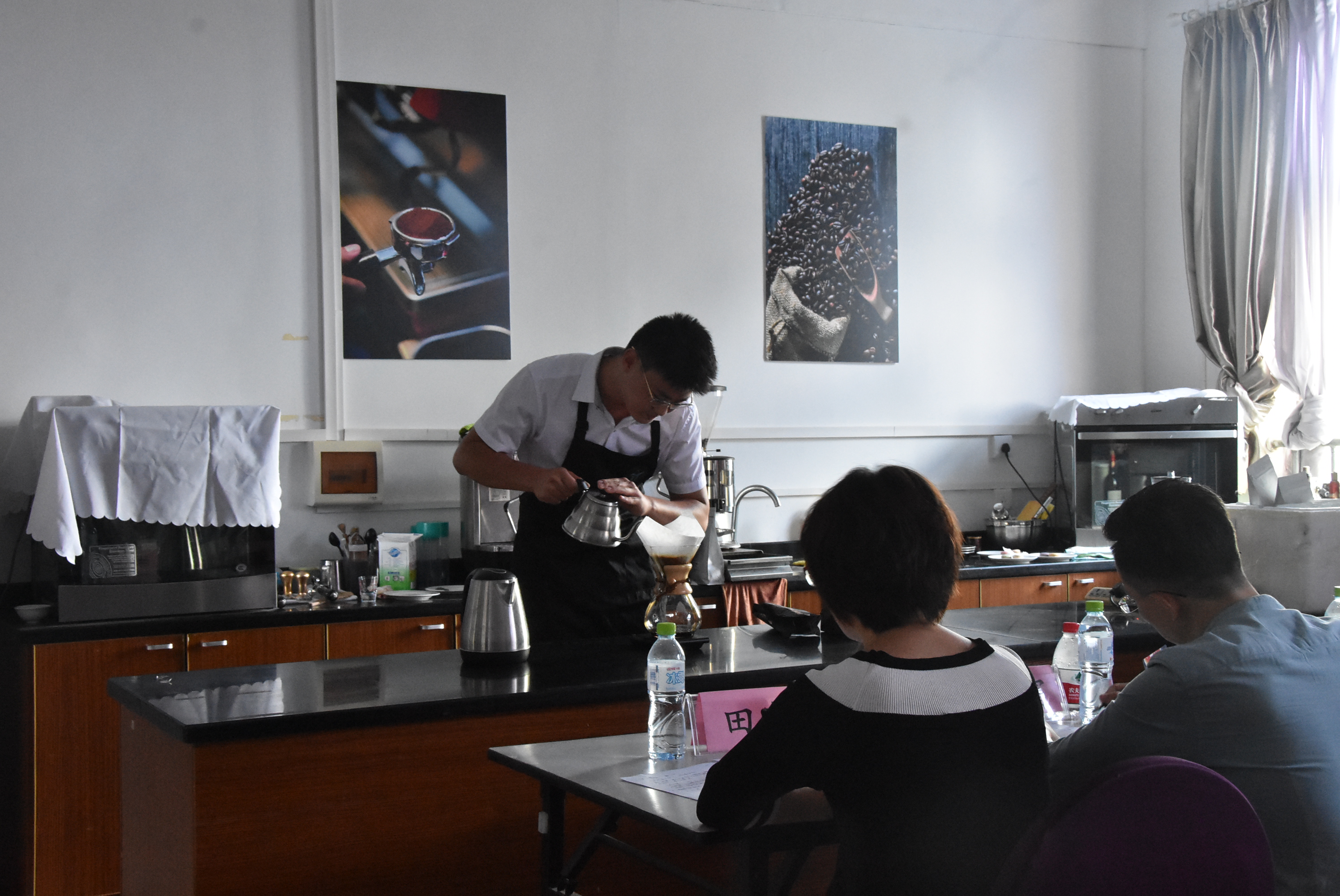 旅游学院举办创意咖啡制作大赛决赛