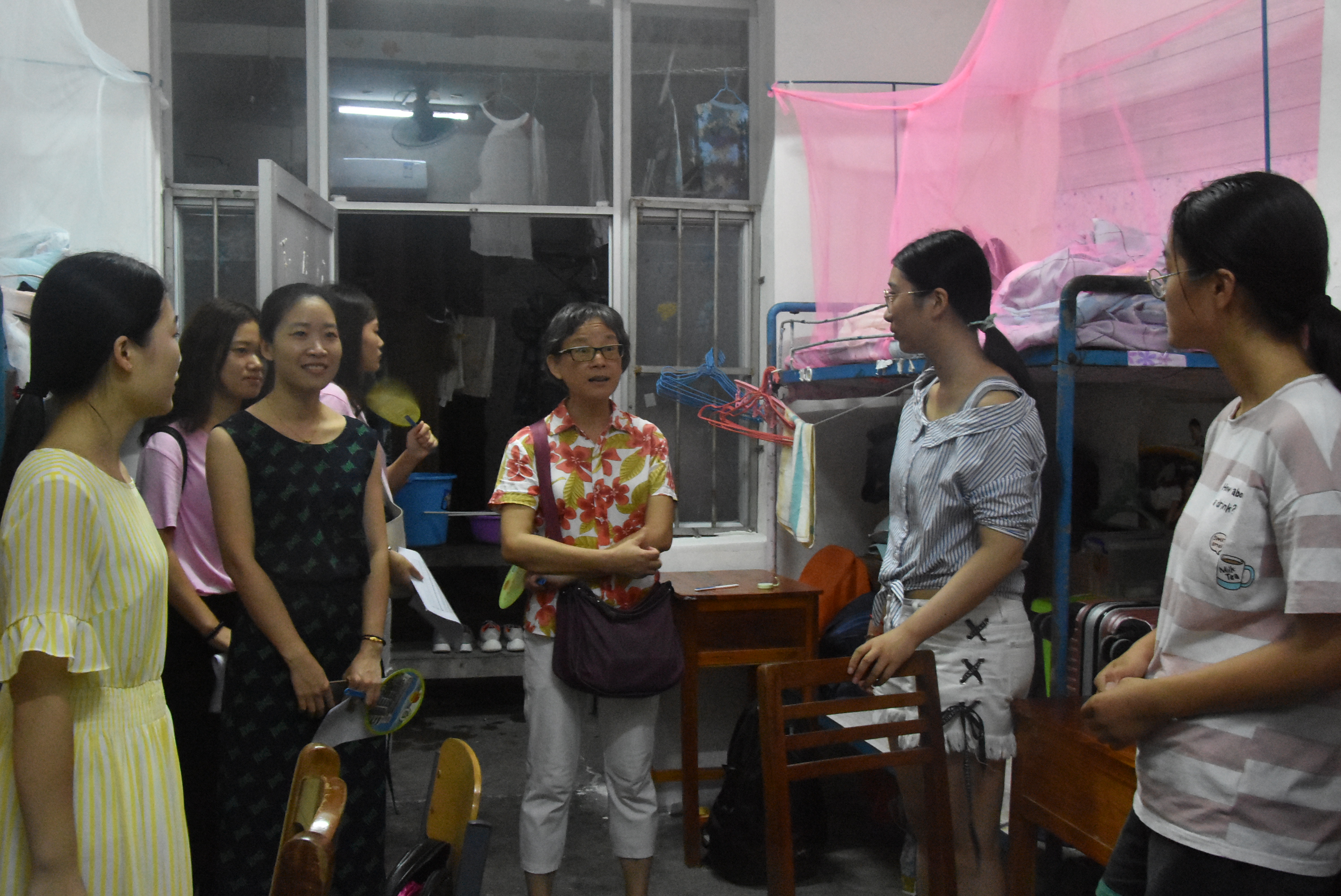 旅游学院走访新生宿舍