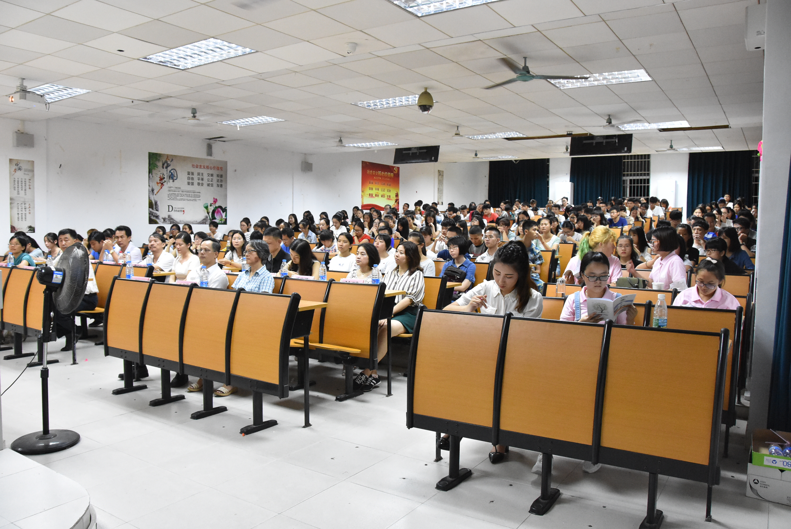旅游学院新生入学教育系列活动之专业思想教育