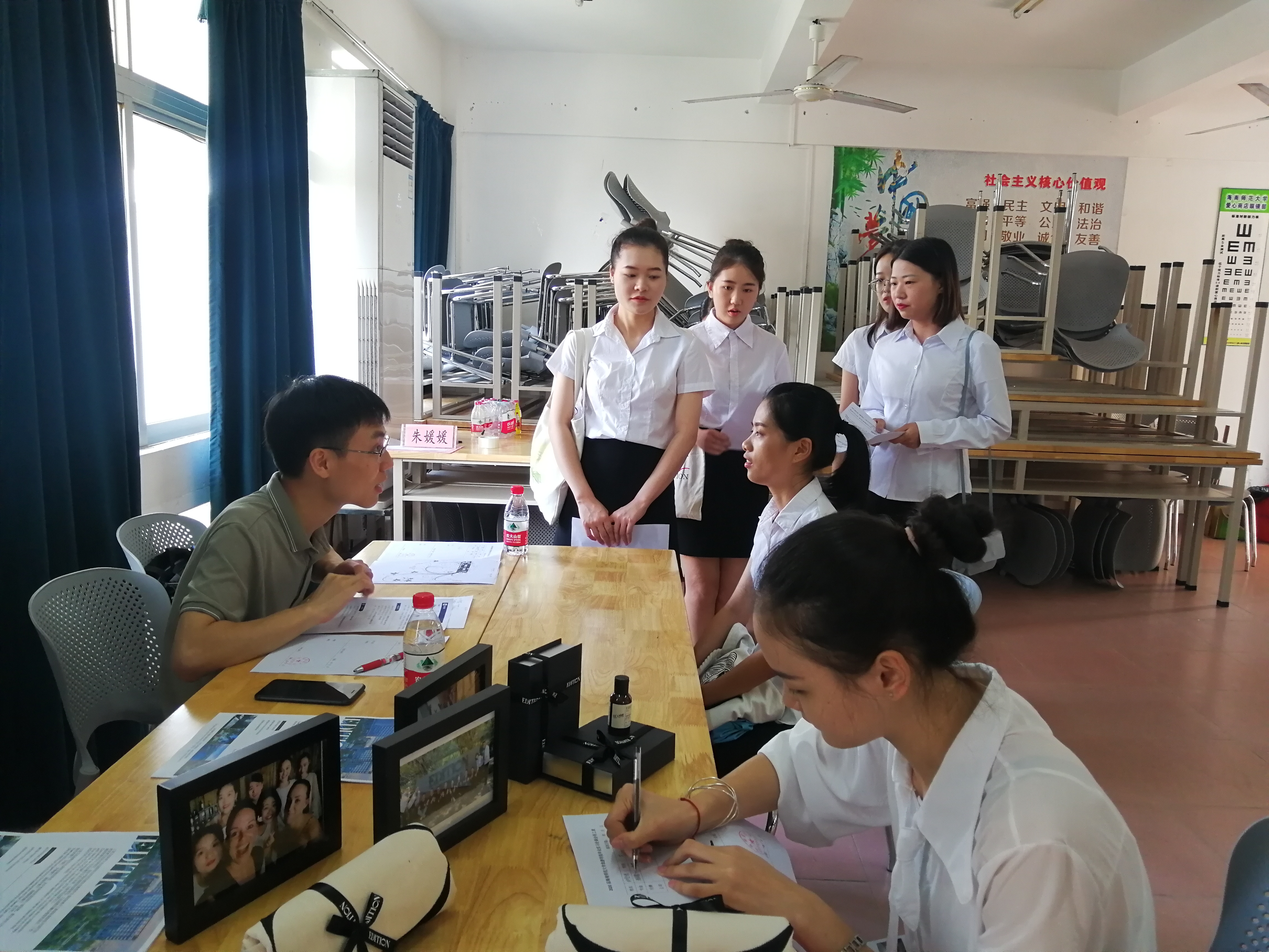 旅游学院举办毕业生实习洽谈会