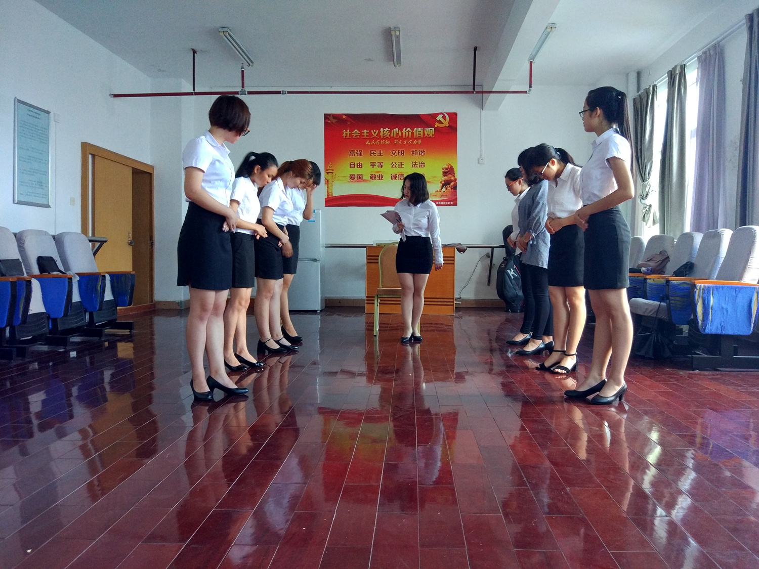 旅游学院专业拓展兴趣小组系列活动之礼仪小组活动简报