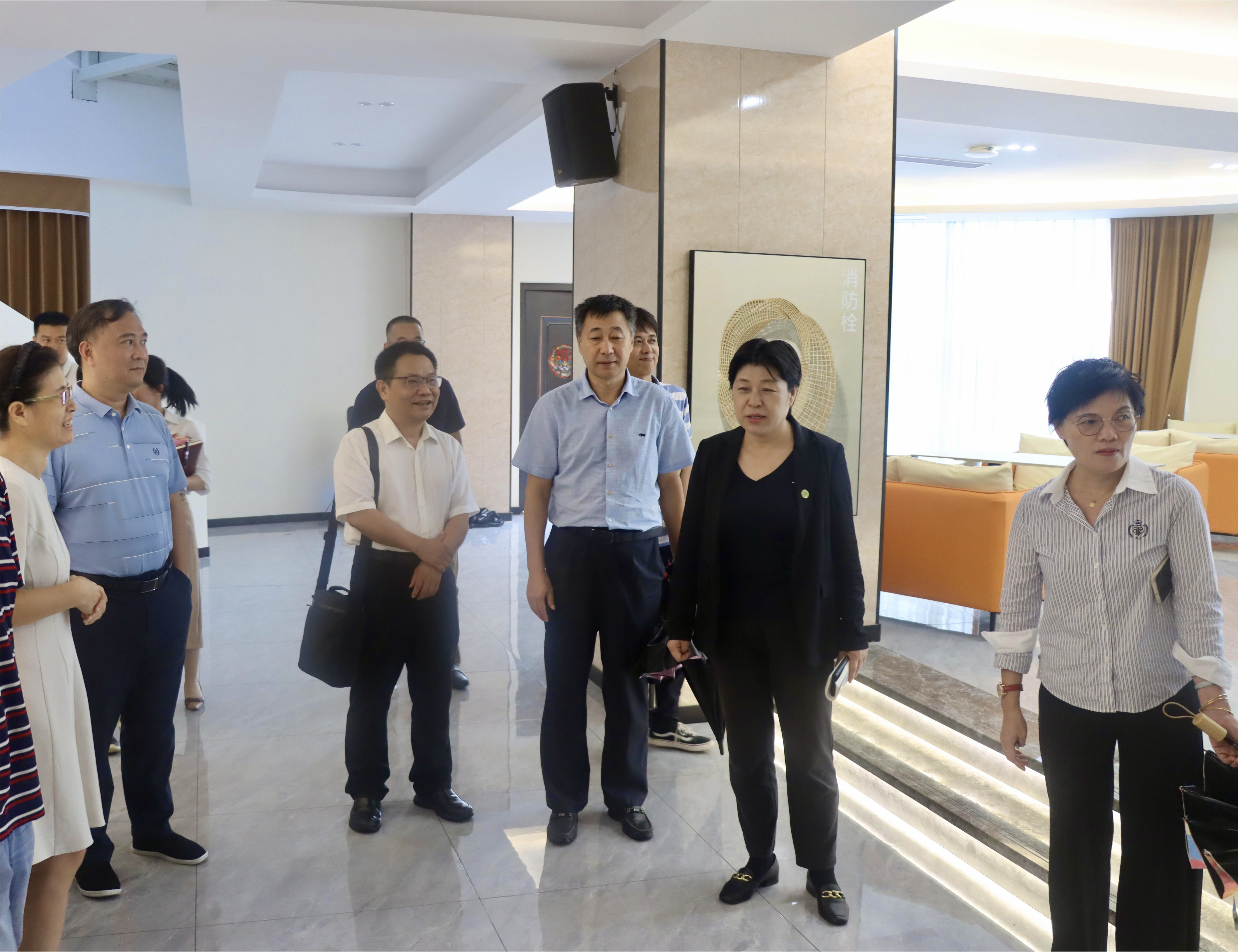 许玫一行到旅游学院开展党建工作调研