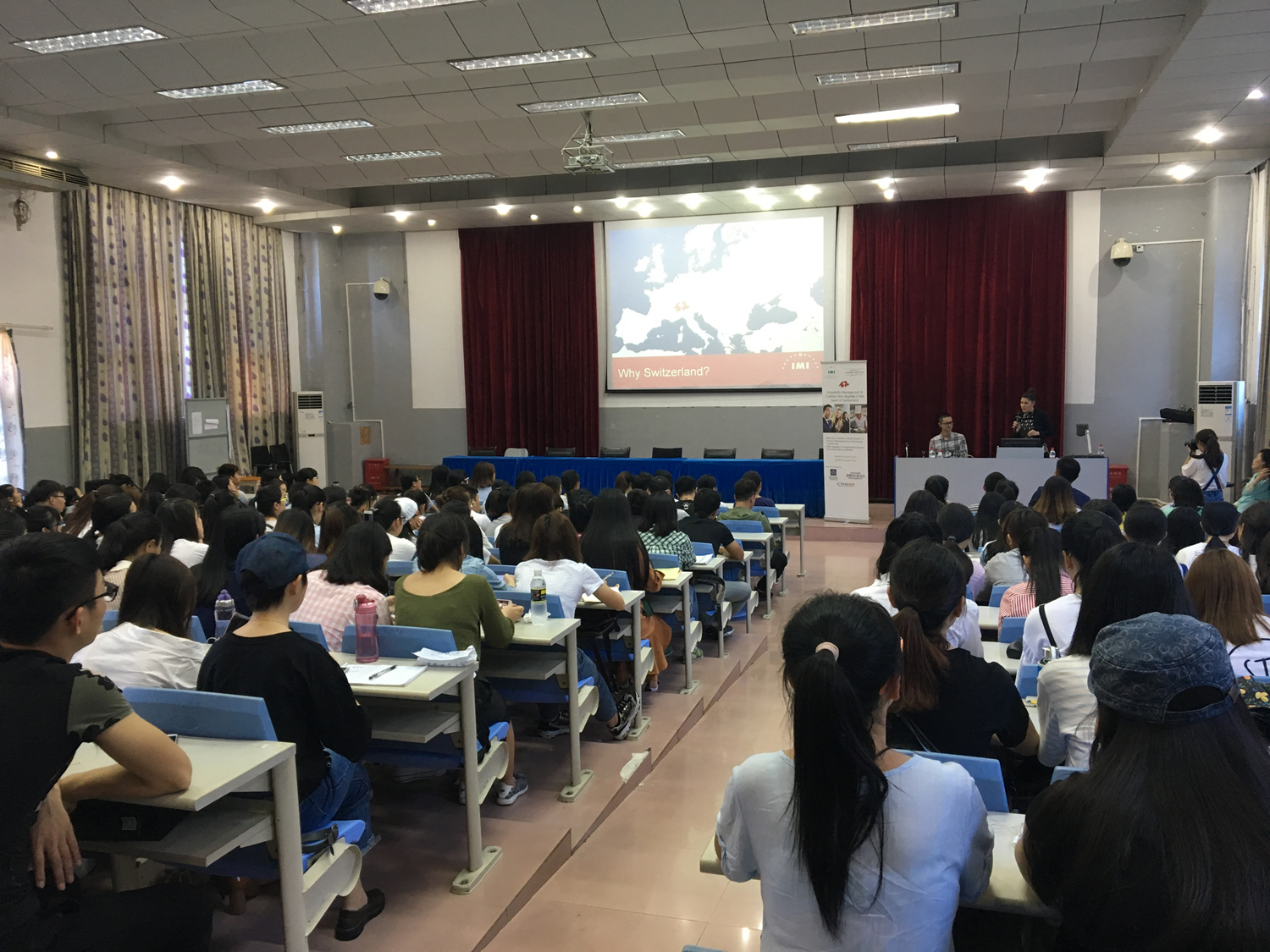 IMI瑞士国际酒店管理学院来我院商谈国际合作办学并举办宣讲会