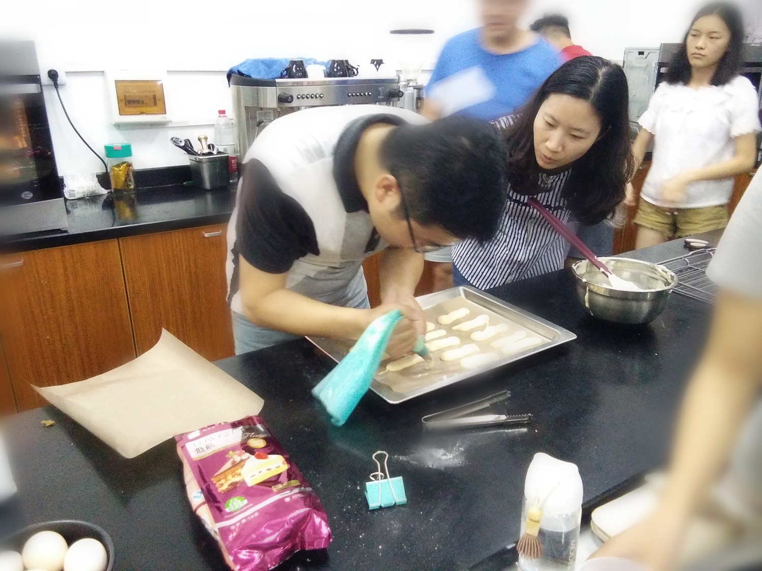 旅游学院专业拓展兴趣小组系列活动之西点调制一组活动简报