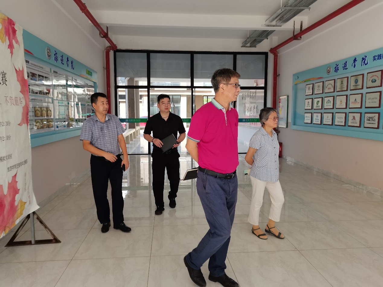 校领导到旅游学院调研指导工作