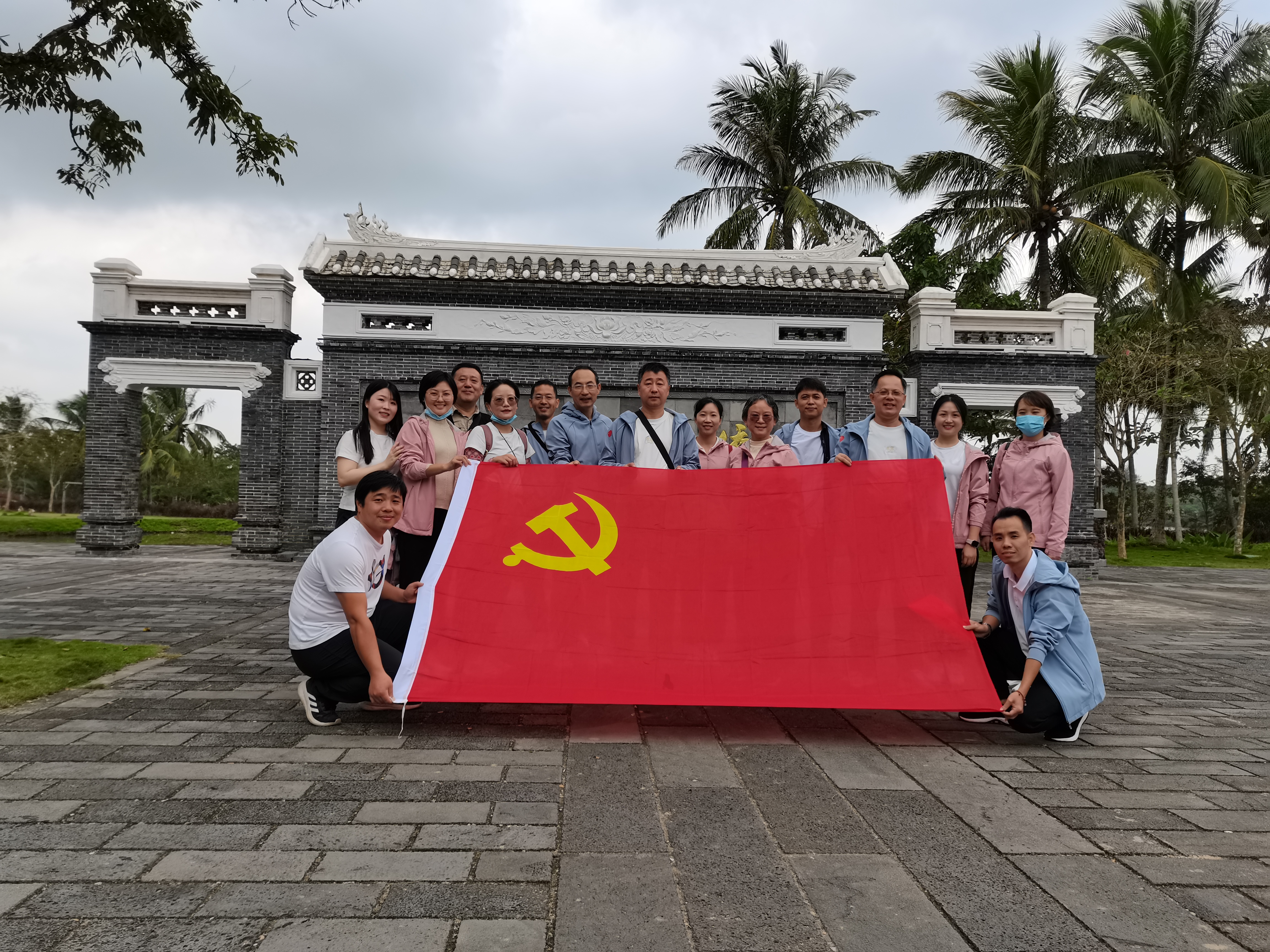 旅游学院举办主题党日活动