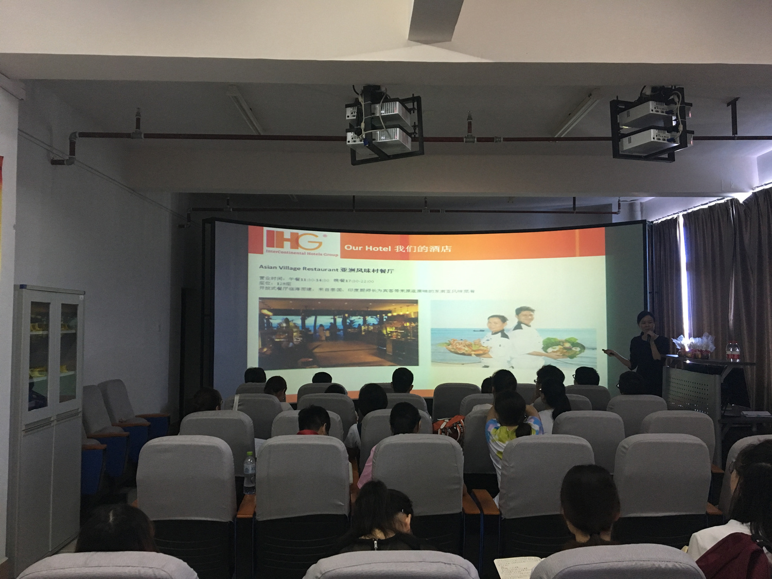 三亚半山半岛洲际度假酒店来我院举办校园宣讲会