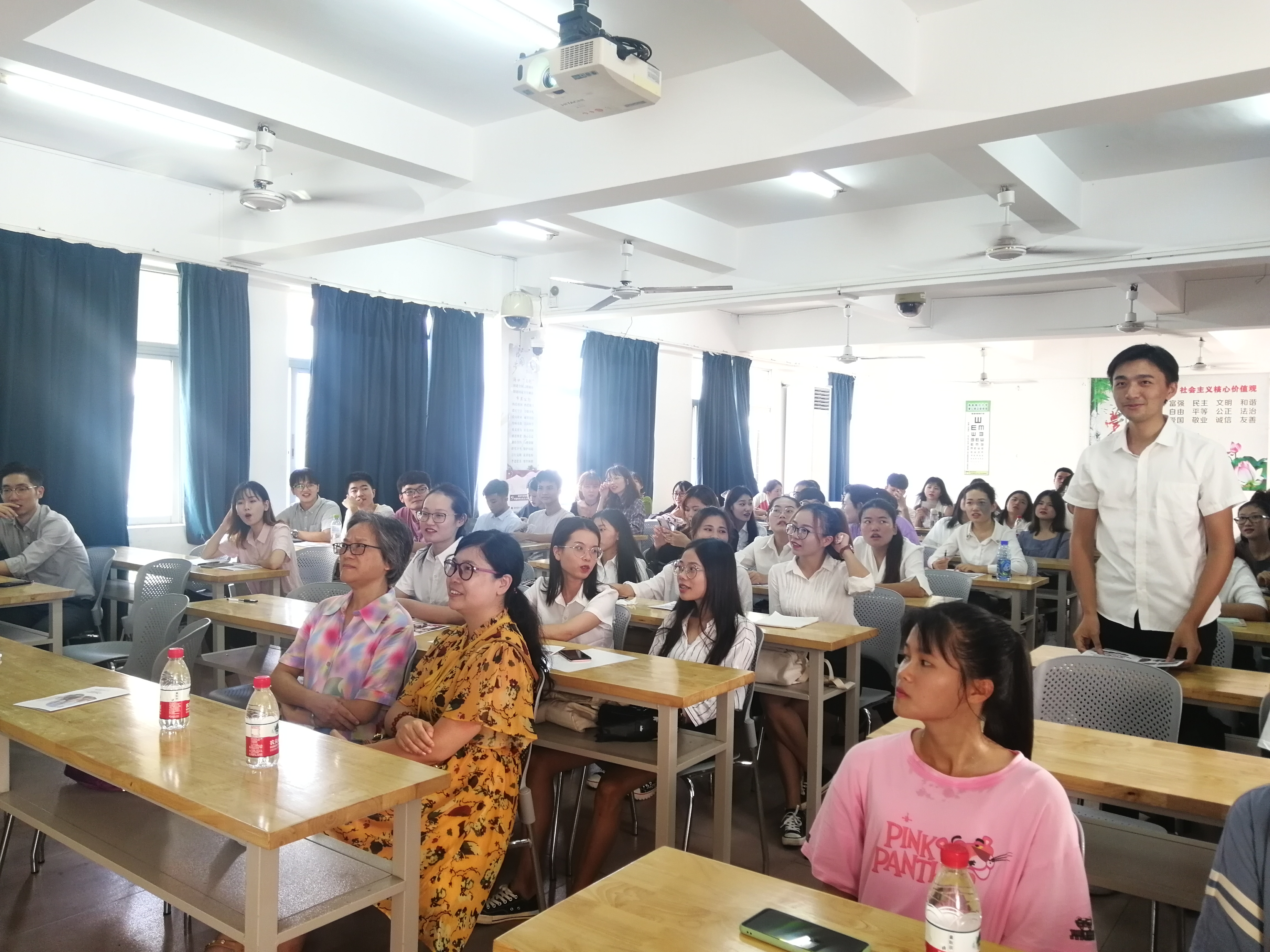 旅游学院举办上海迪斯尼度假区宣讲招聘会