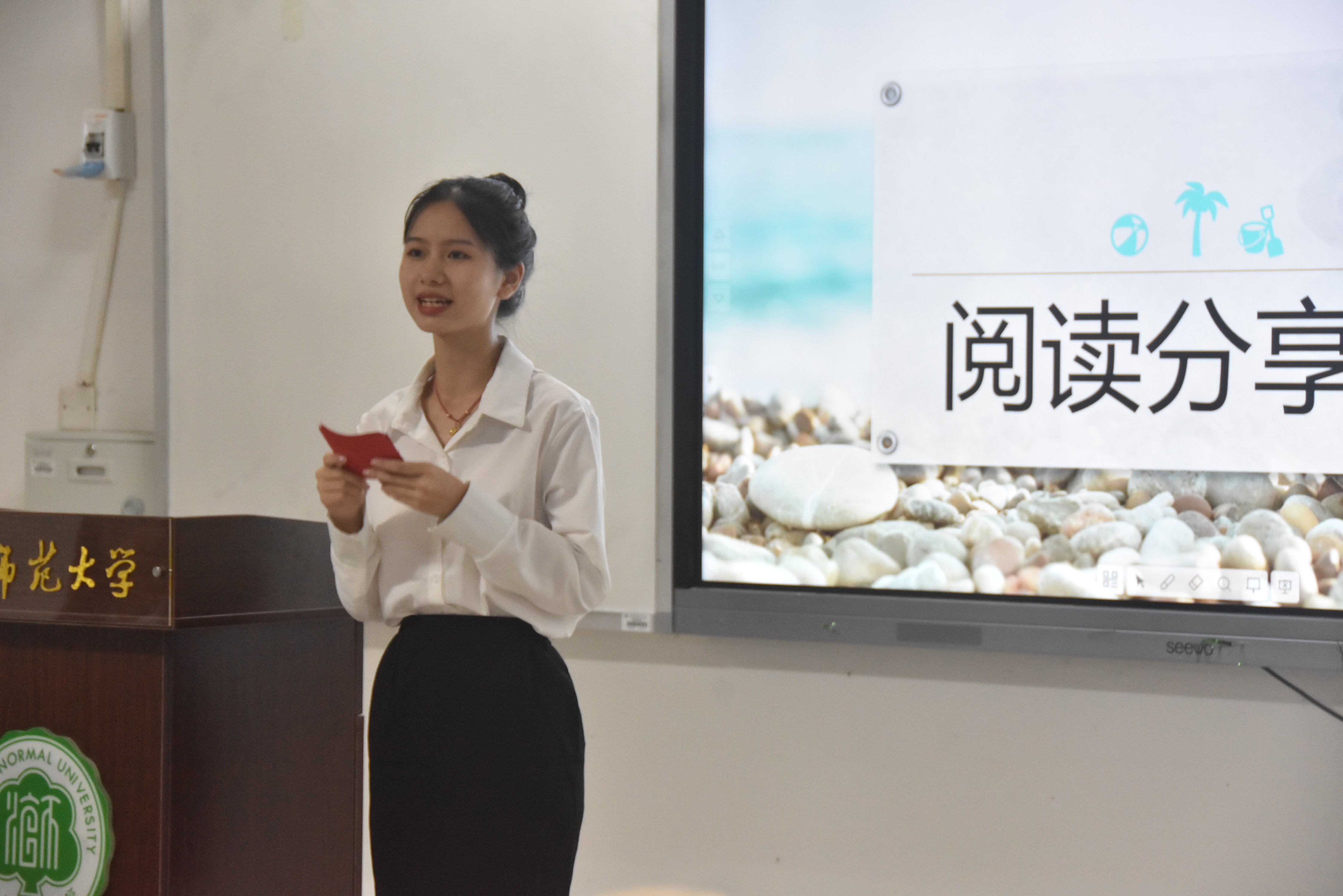 旅游学院举行阅读分享会