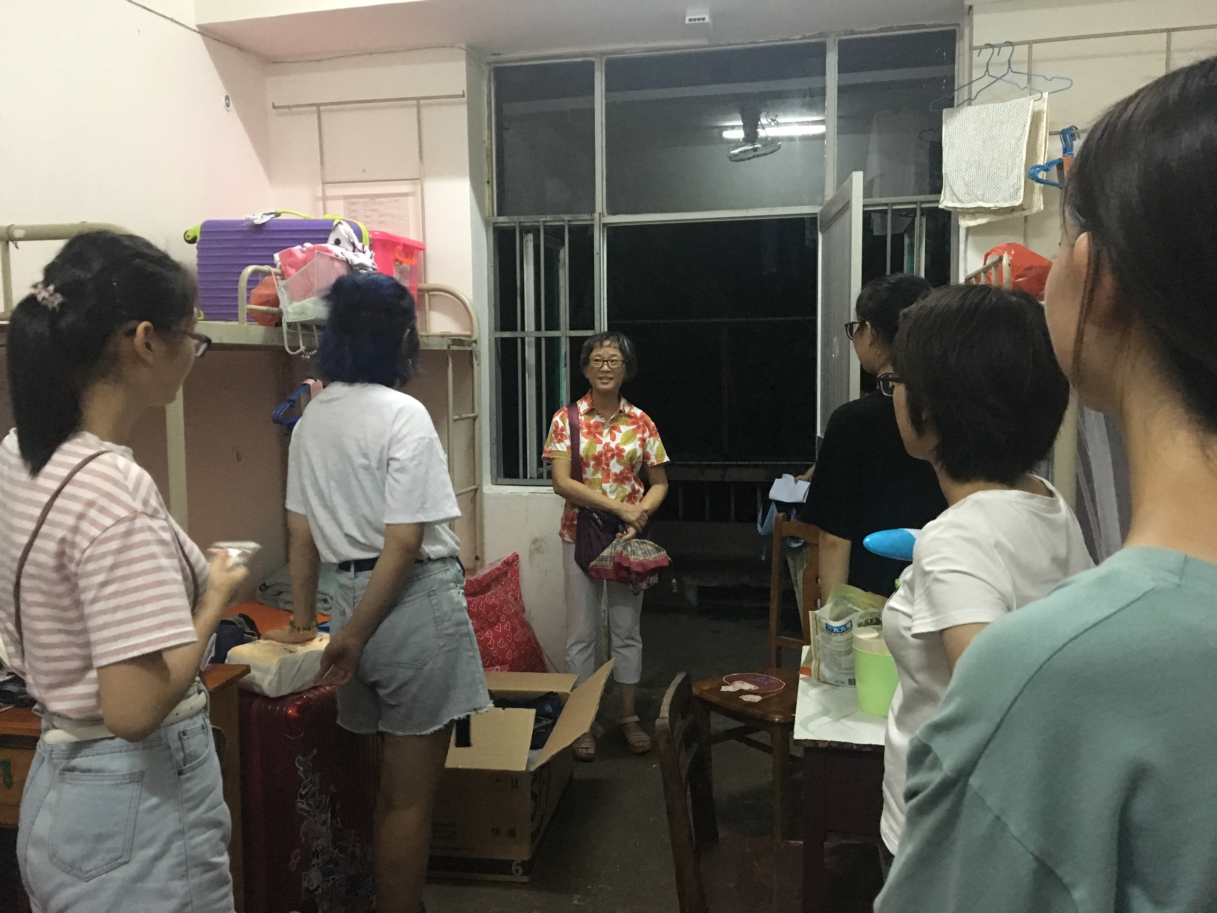 旅游学院走访新生宿舍