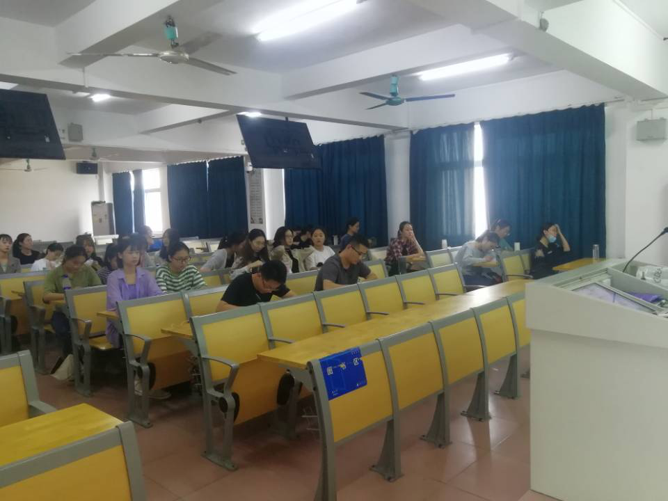 旅游学院举办“旅游管理专业科研思维培育与毕业论文写作”讲座