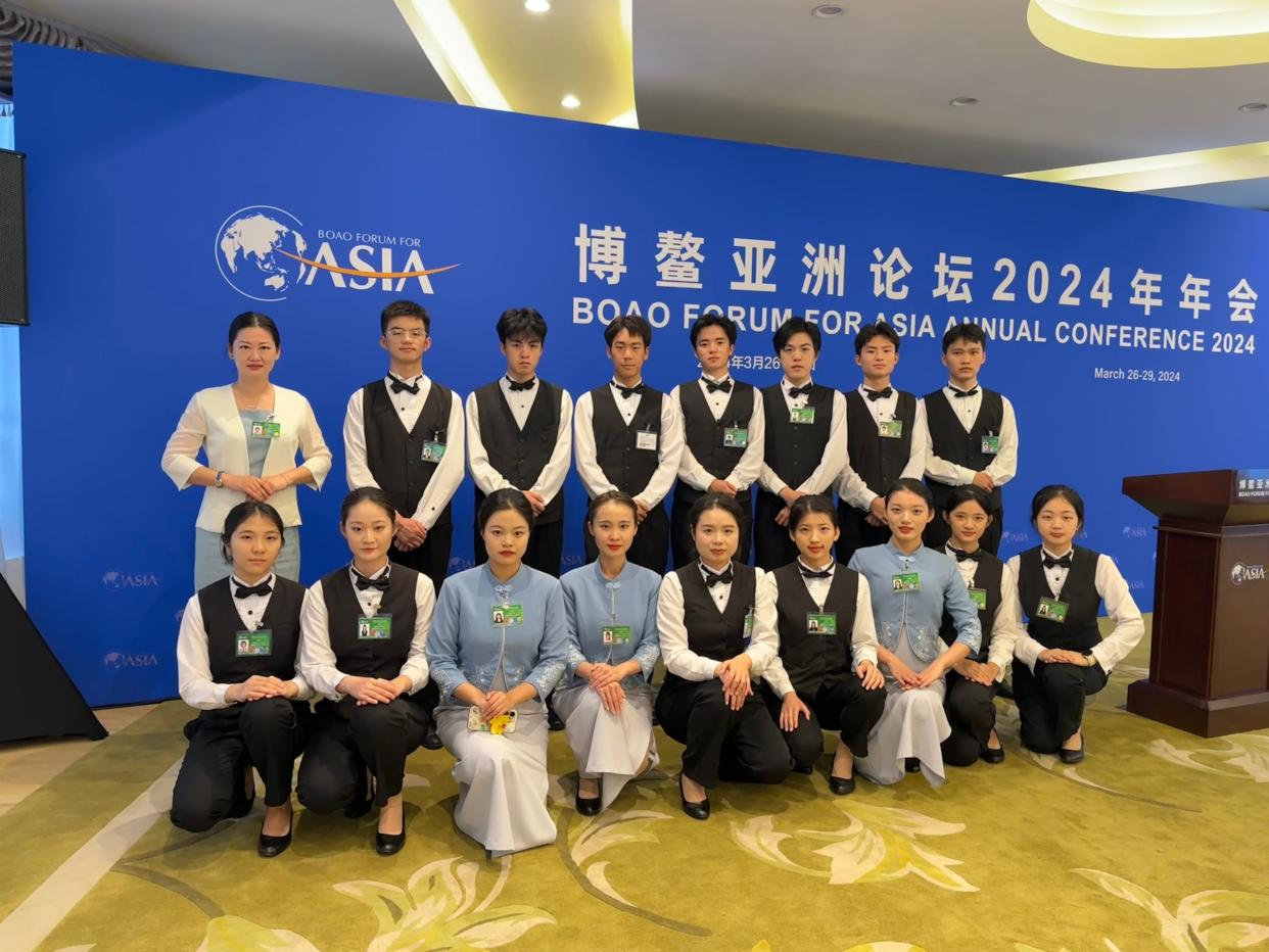 海南师范大学旅游学院青年志愿者在博鳌亚洲论坛展现职业风采