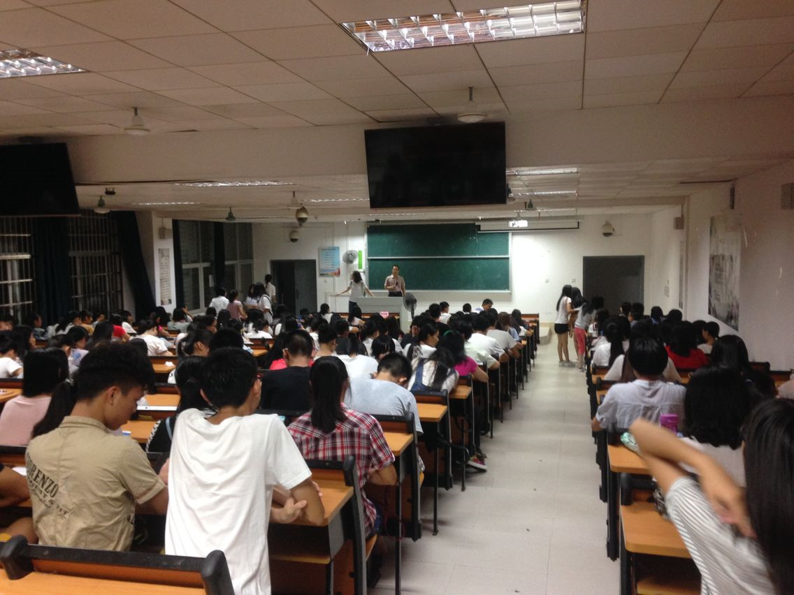 树立理想,坚持信念――记旅游学院理想信念教育讲座