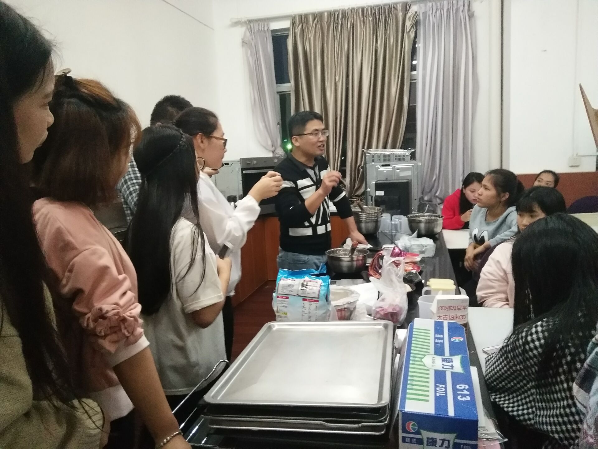 旅游学院专业拓展兴趣小组系列活动之西点调制小组活动简报