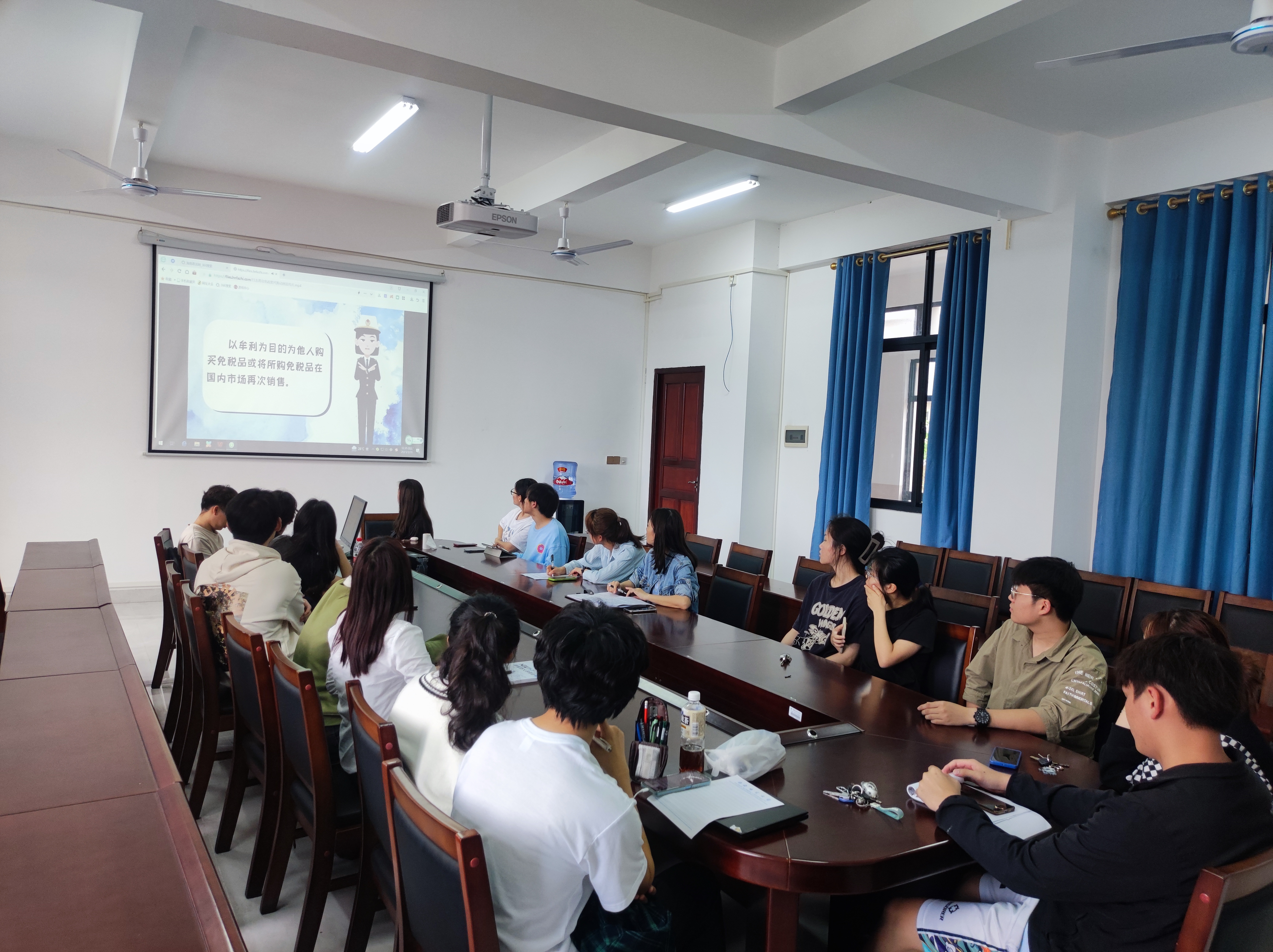 旅游学院召开清明假期安全会议