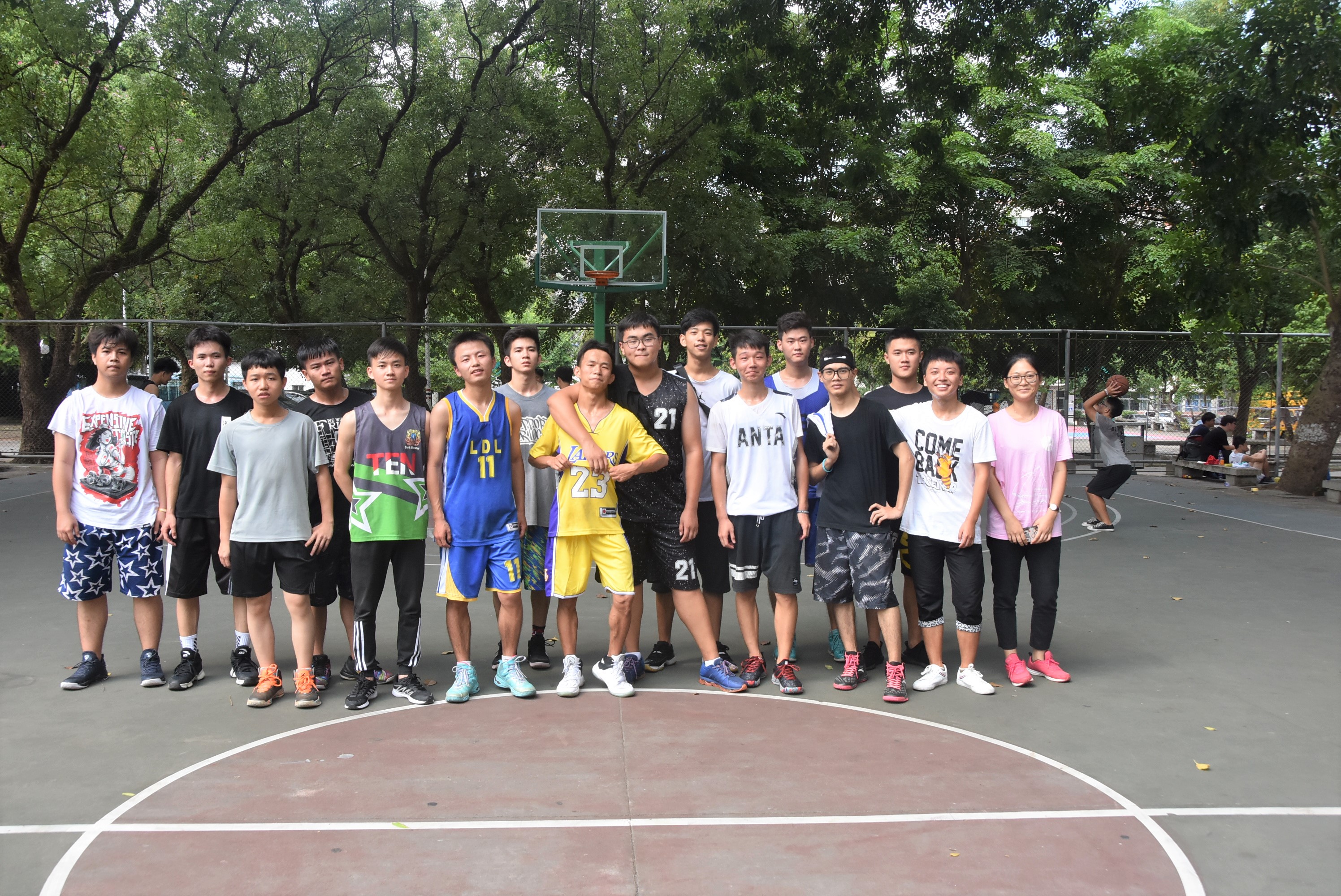 旅游学院举办迎新杯篮球比赛