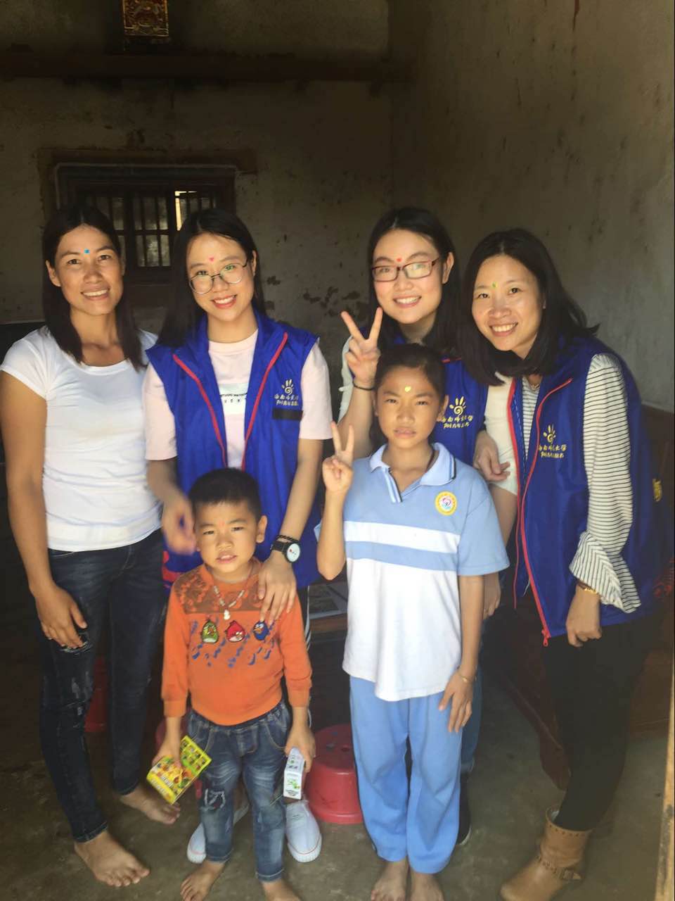 旅游学院深入陵水县亚欠村开展扶贫扶志扶智活动