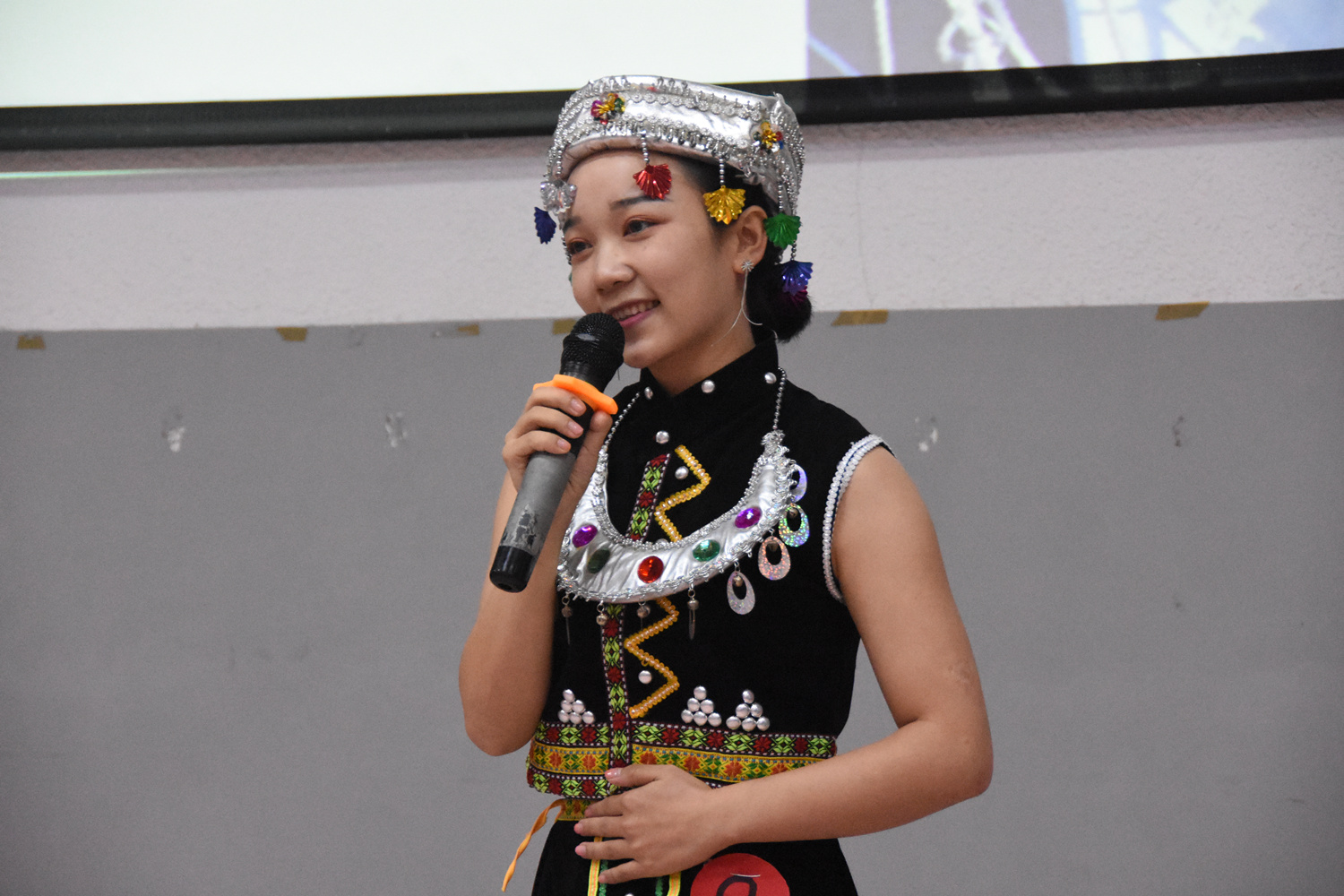 旅游学院举办首届创新人才班、观澜湖班签约仪式暨第二届旅游文化节系列活动之模拟导游