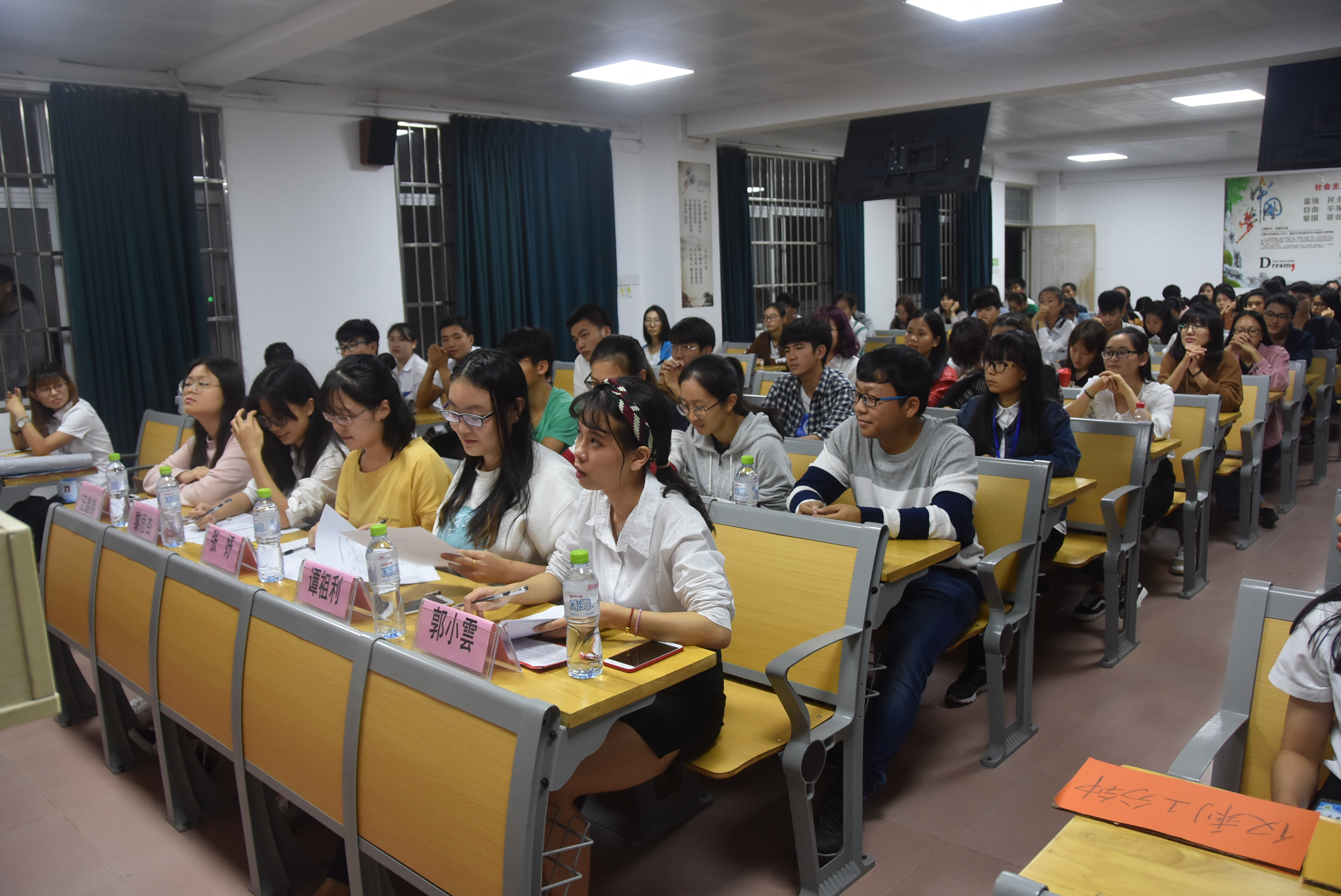 旅游学院与信仰对话团日活动汇报问答活动