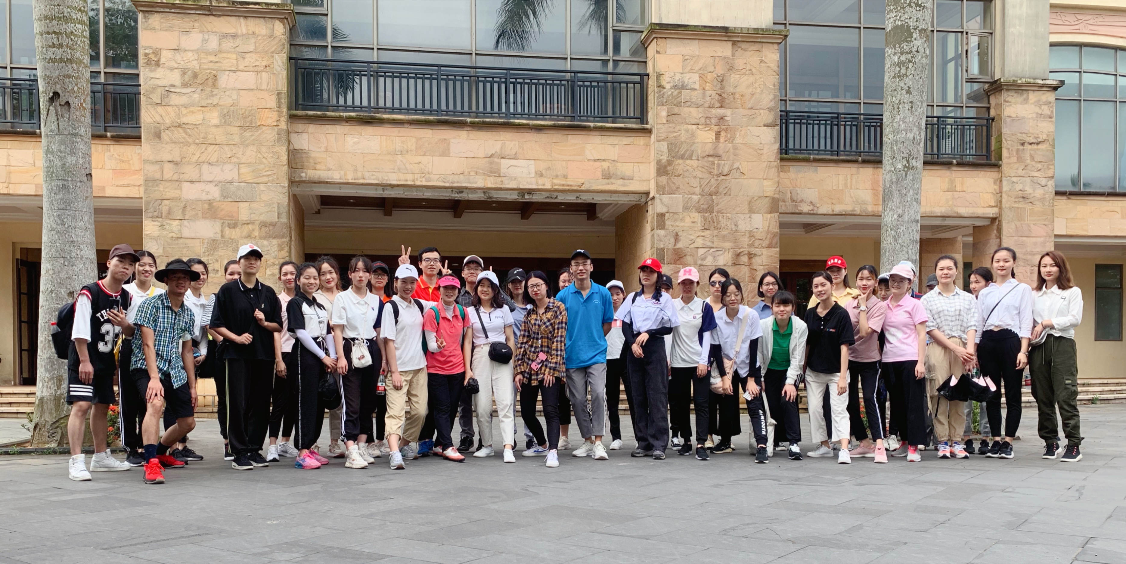 旅游学院创新创业实践周系列活动：美兰高尔夫俱乐部实践活动