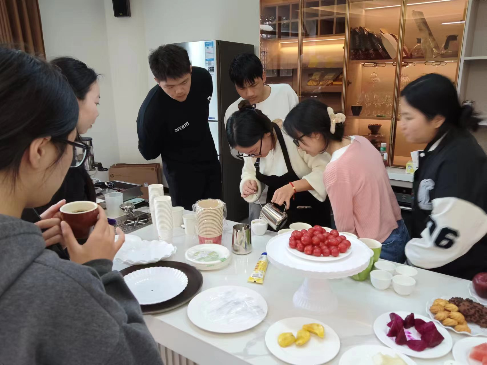 “咖位已待庆元旦，啡同寻常迎新年” 海南师范大学旅游学院举办迎新年主题活动