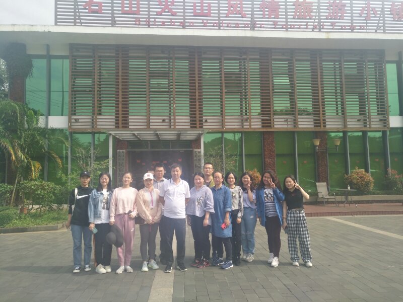 旅游学院组织研究生考察石山镇民宿