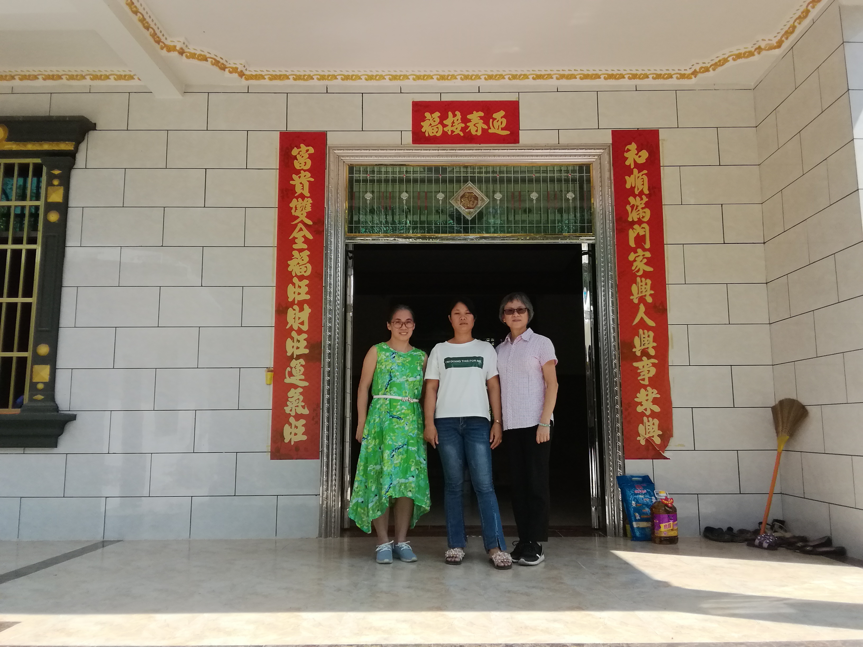 旅游学院赴陵水亚欠村开展扶贫活动