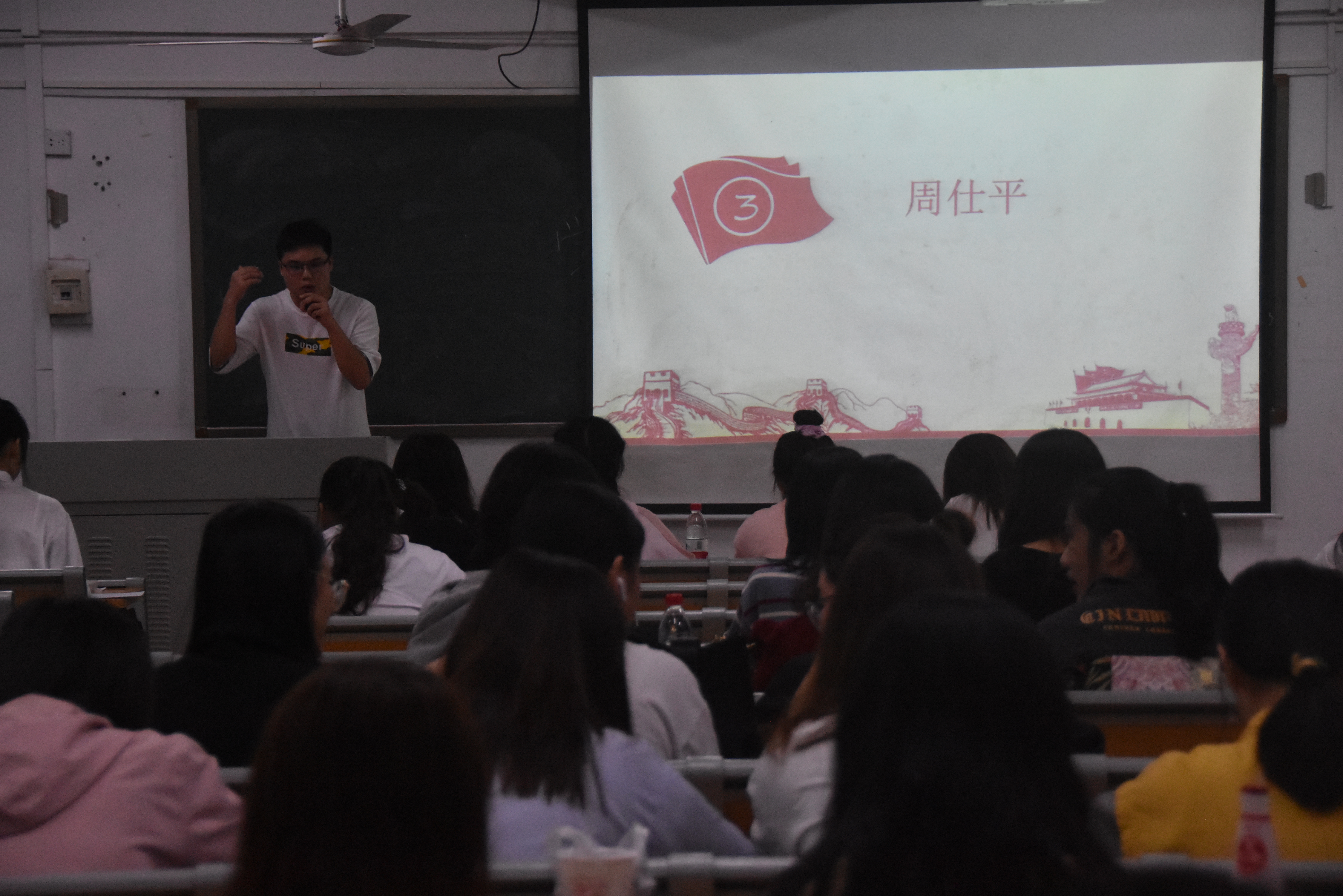 旅游学院举办“学习宣传贯彻党的十九届五中全会精神，争做时代新人”演讲比赛初赛