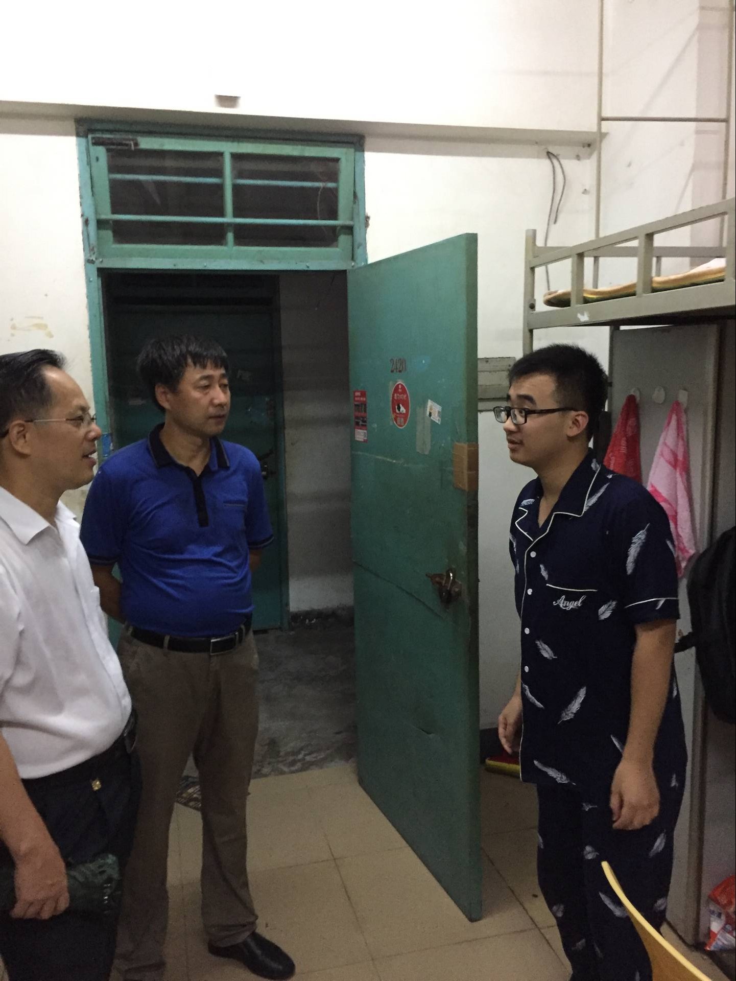 旅游学院走访新生宿舍