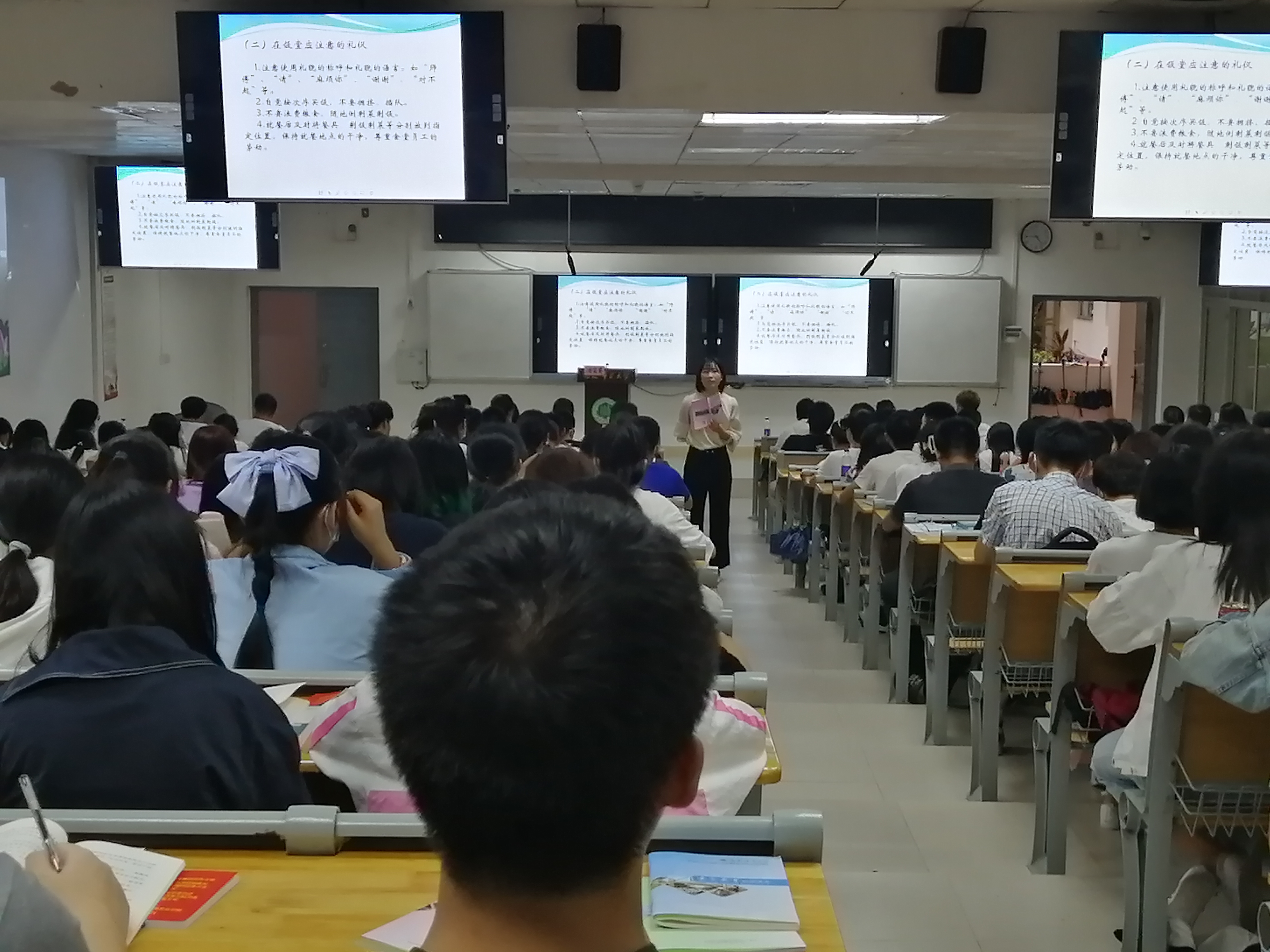 旅游学院举办新生系列教育活动