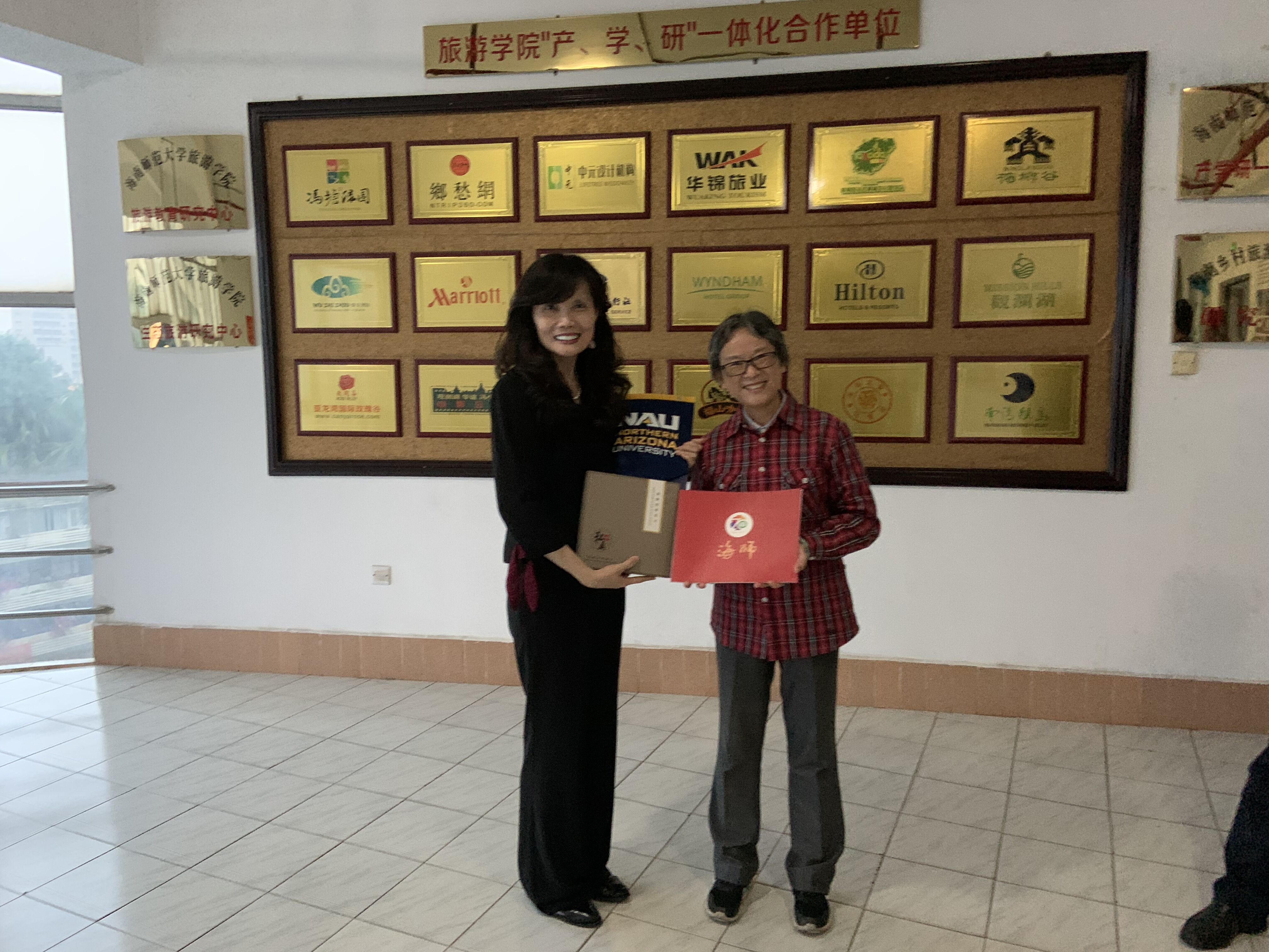 旅游学院和美国北亚利桑那大学酒店与服务管理学院开展人才教育培养交流活动