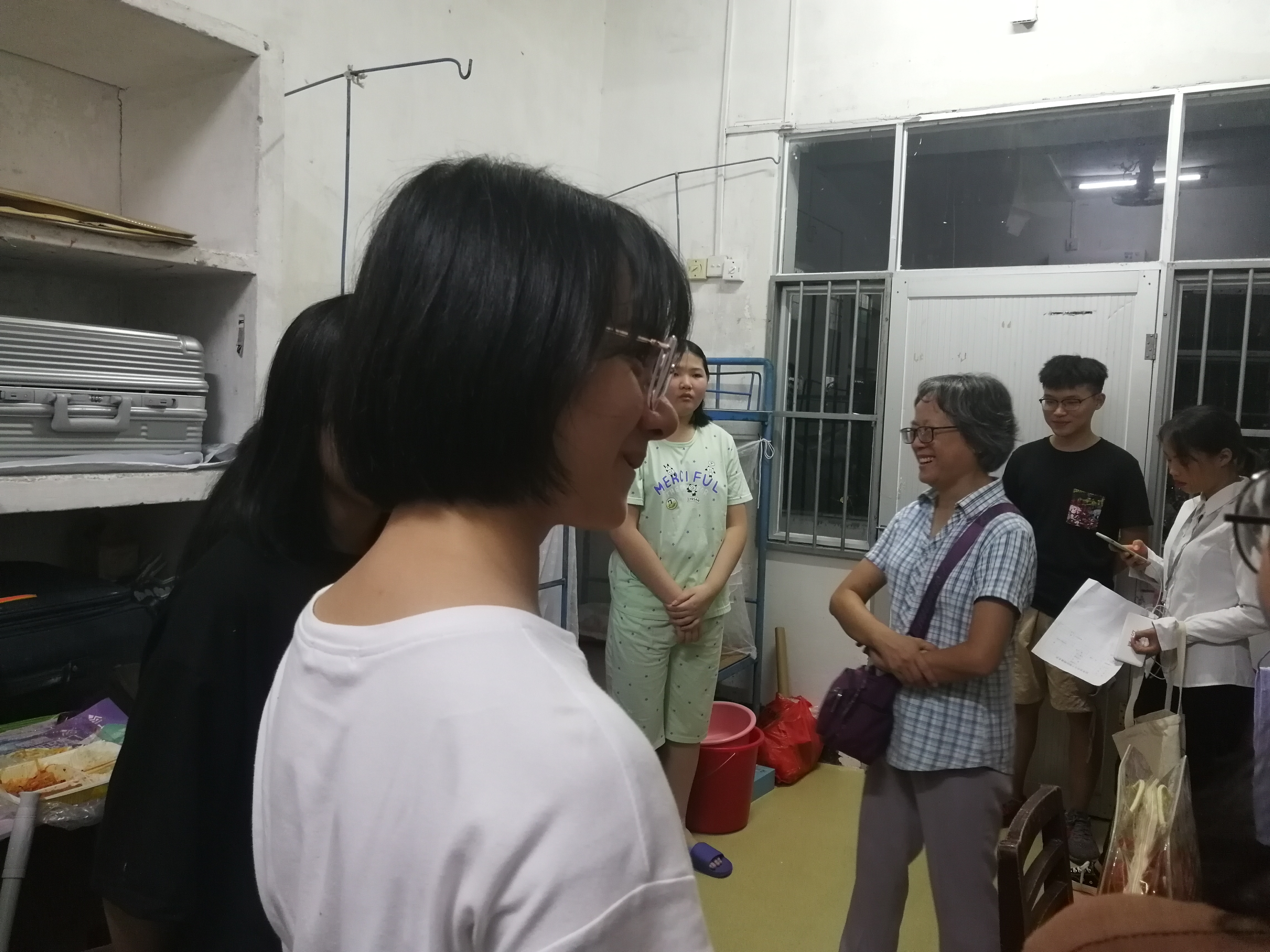 旅游学院走访新生宿舍