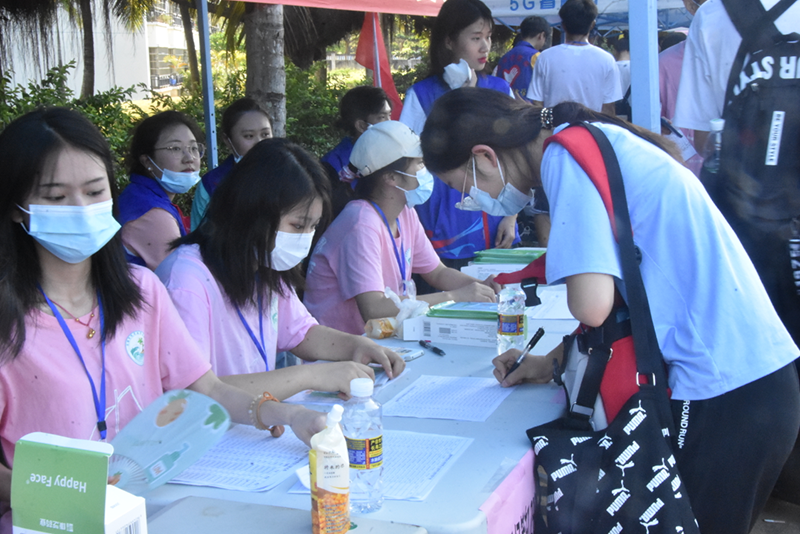 旅游学院开展新生接待工作